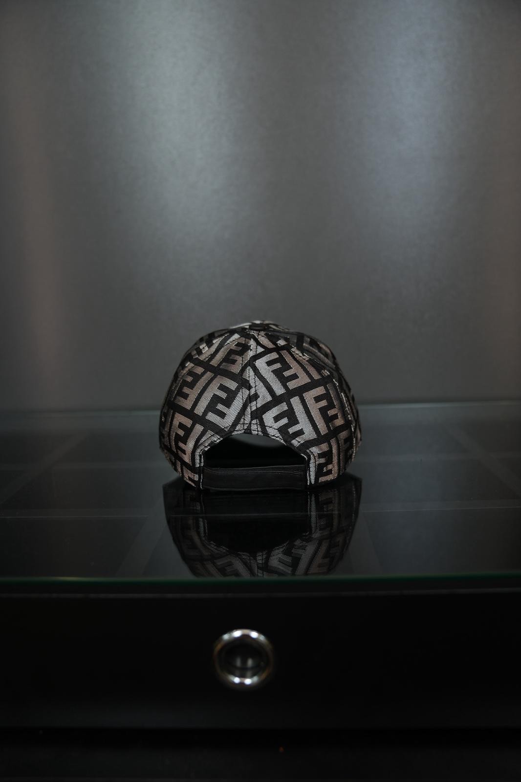 Fendi şapka