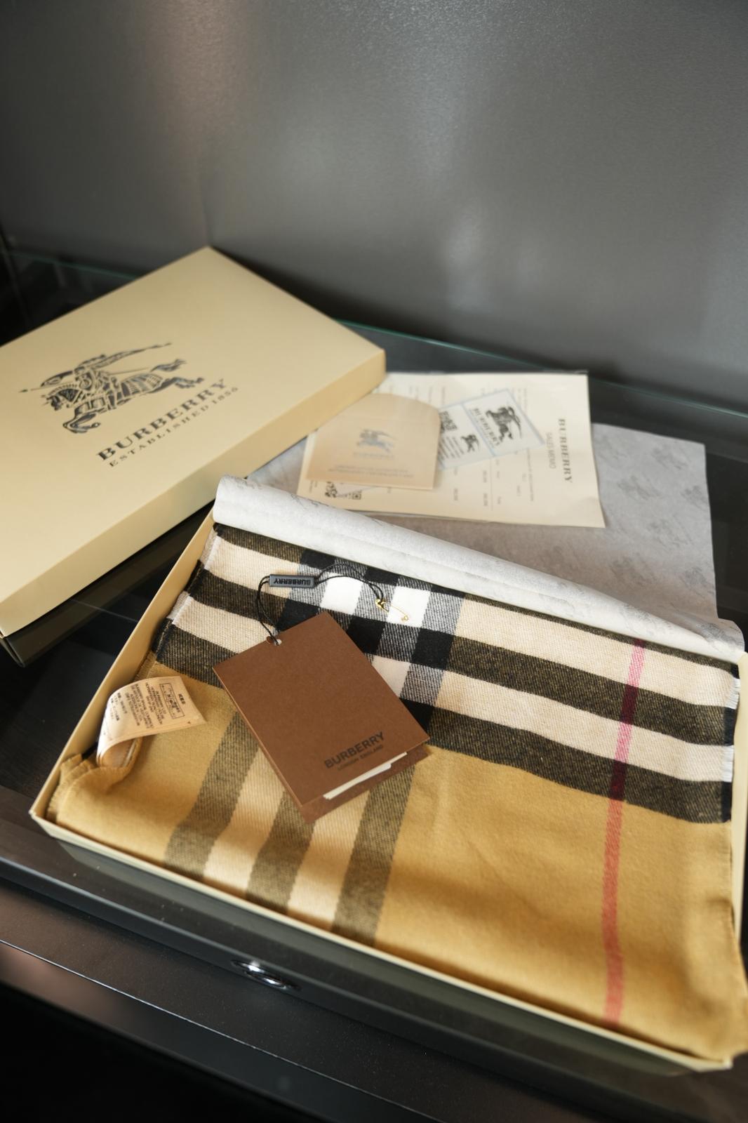 Burberry atkı