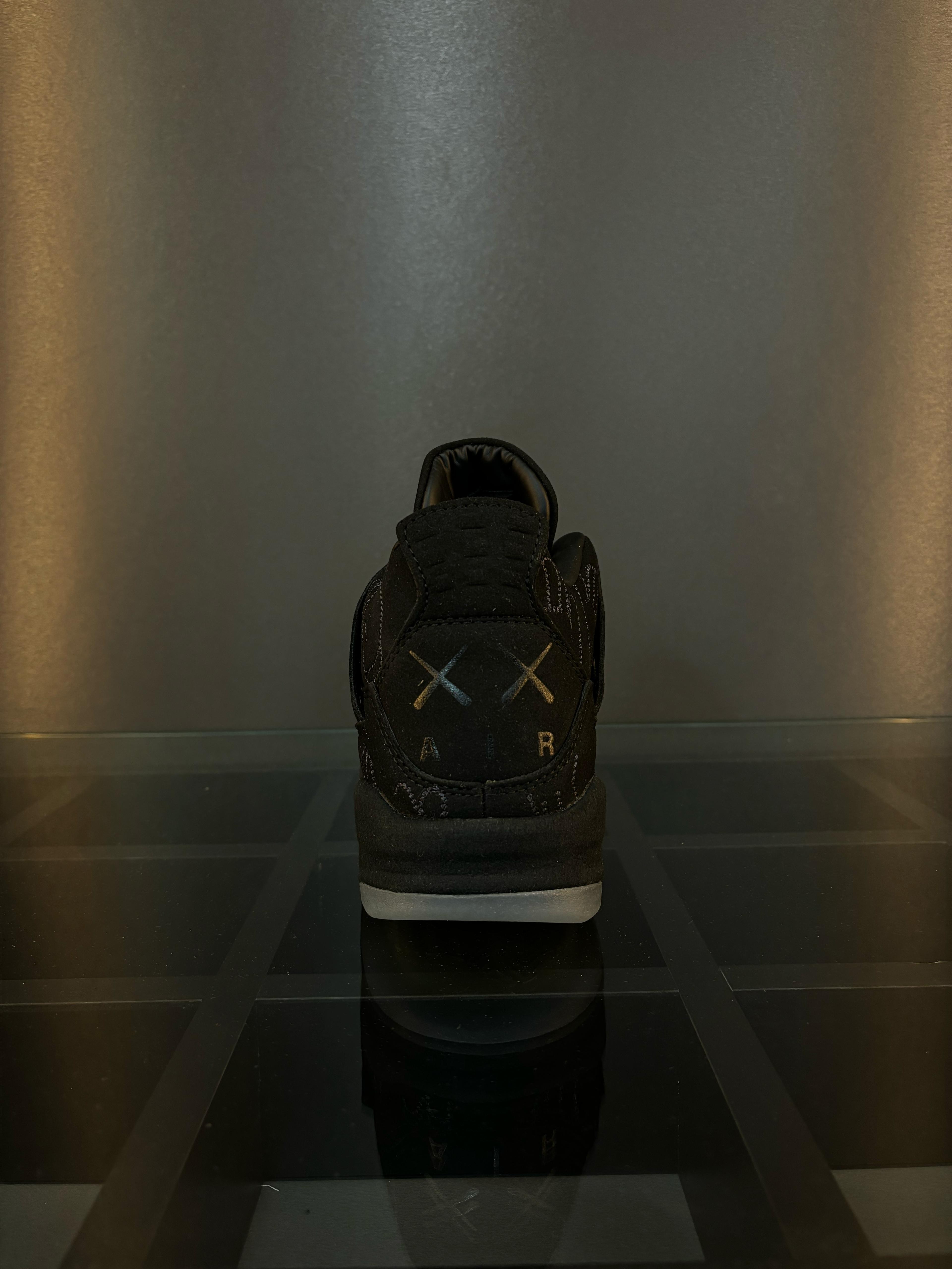 Nike air jordan 4 kaws