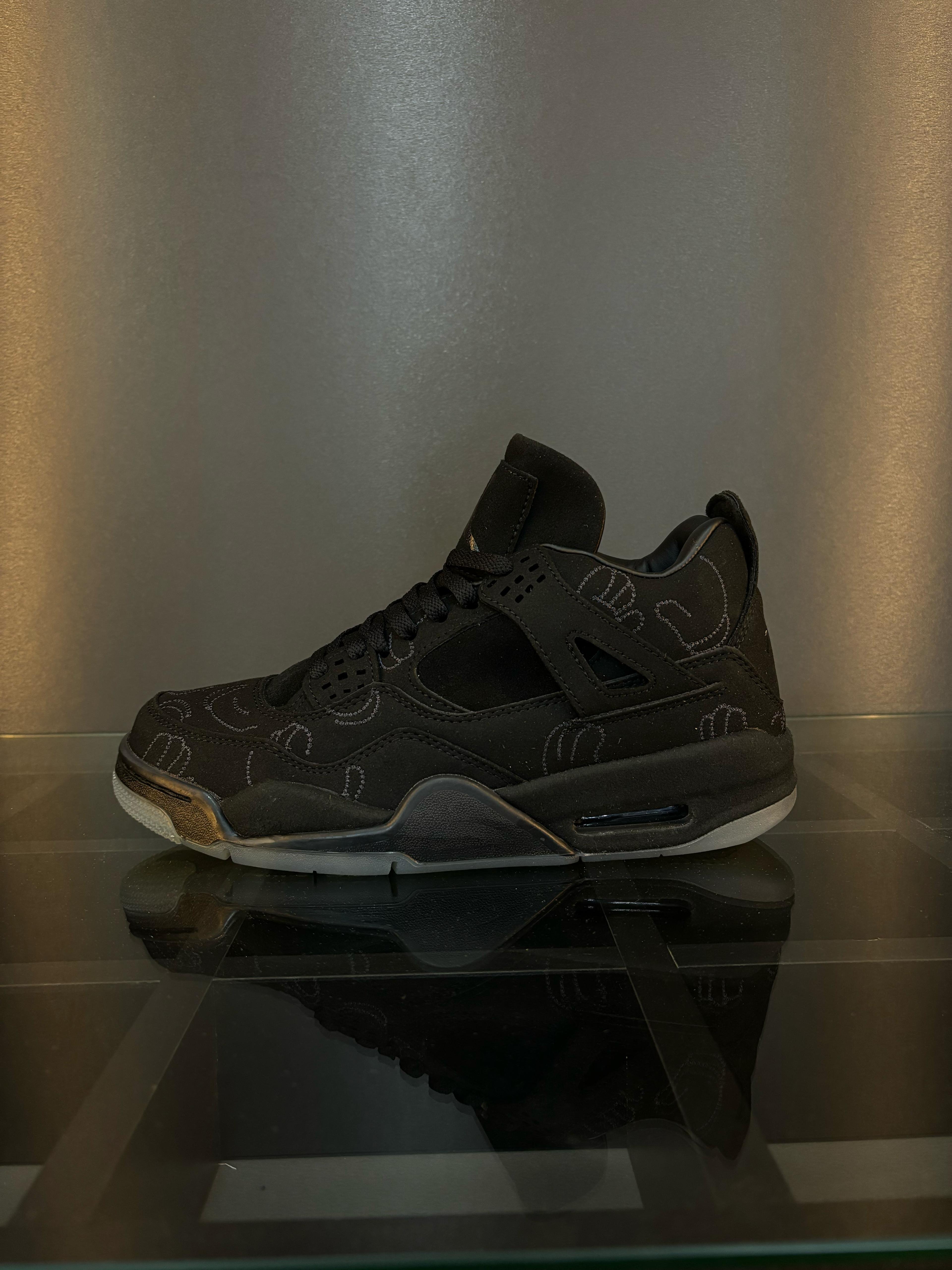 Nike air jordan 4 kaws