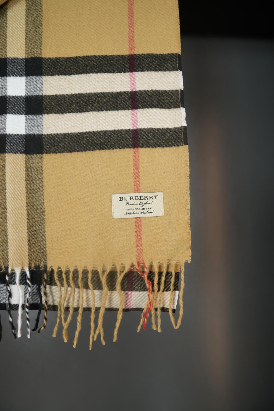 Burberry atkı