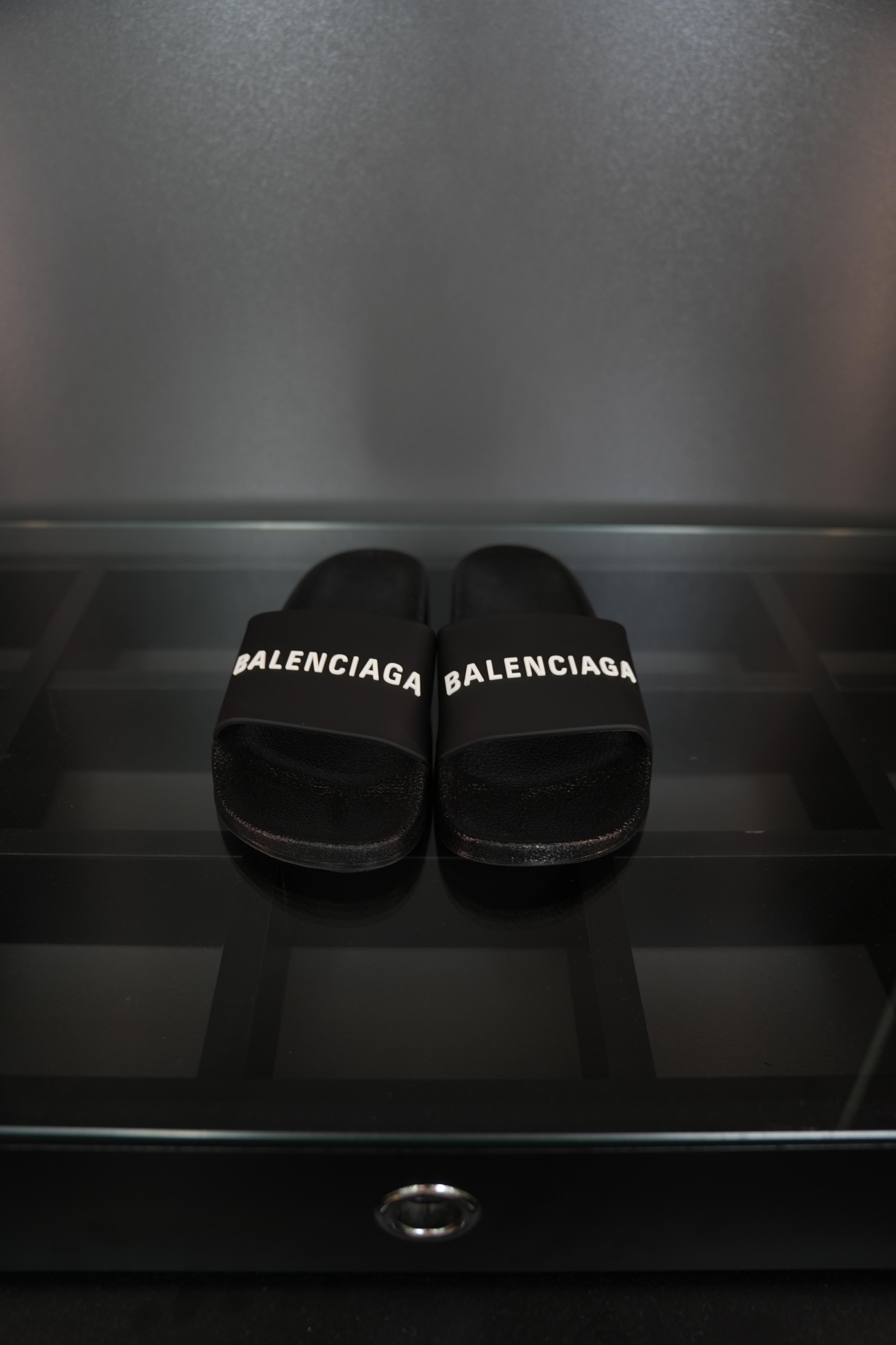 Balenciaga terlik
