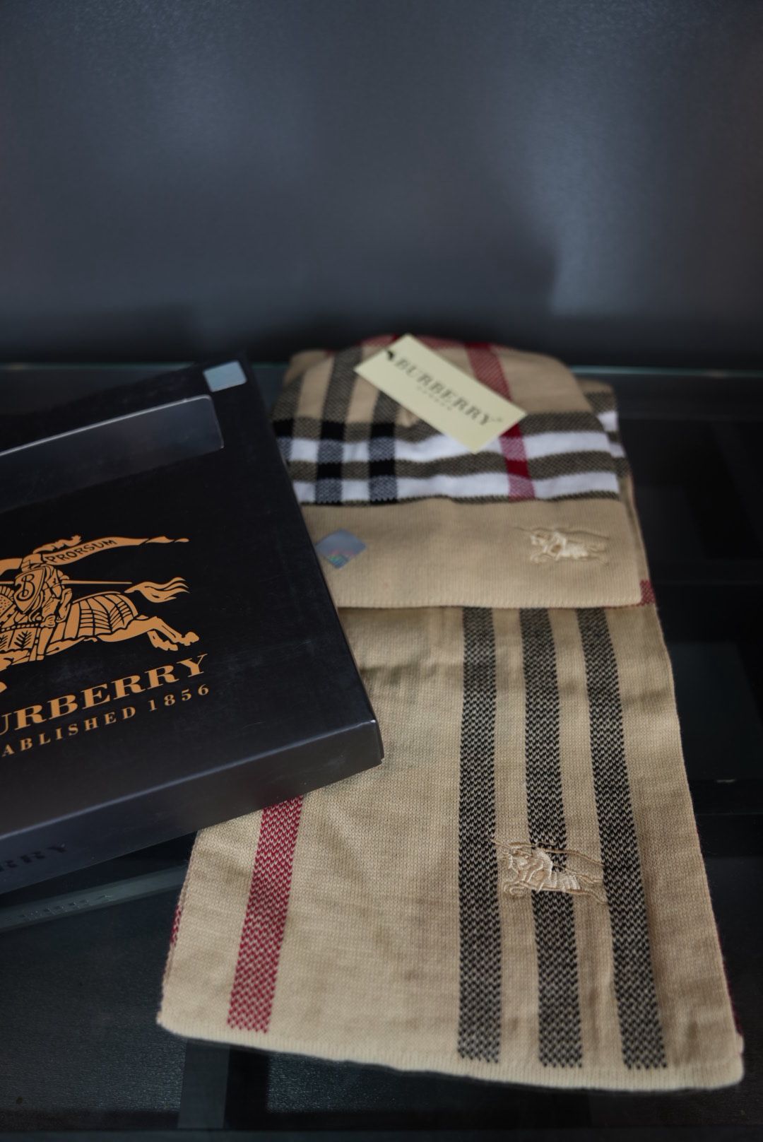 Burberry bere atkı takım