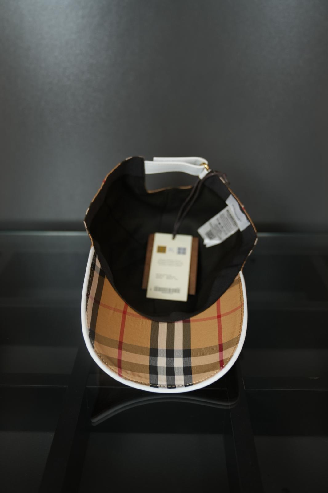 Burberry şapka