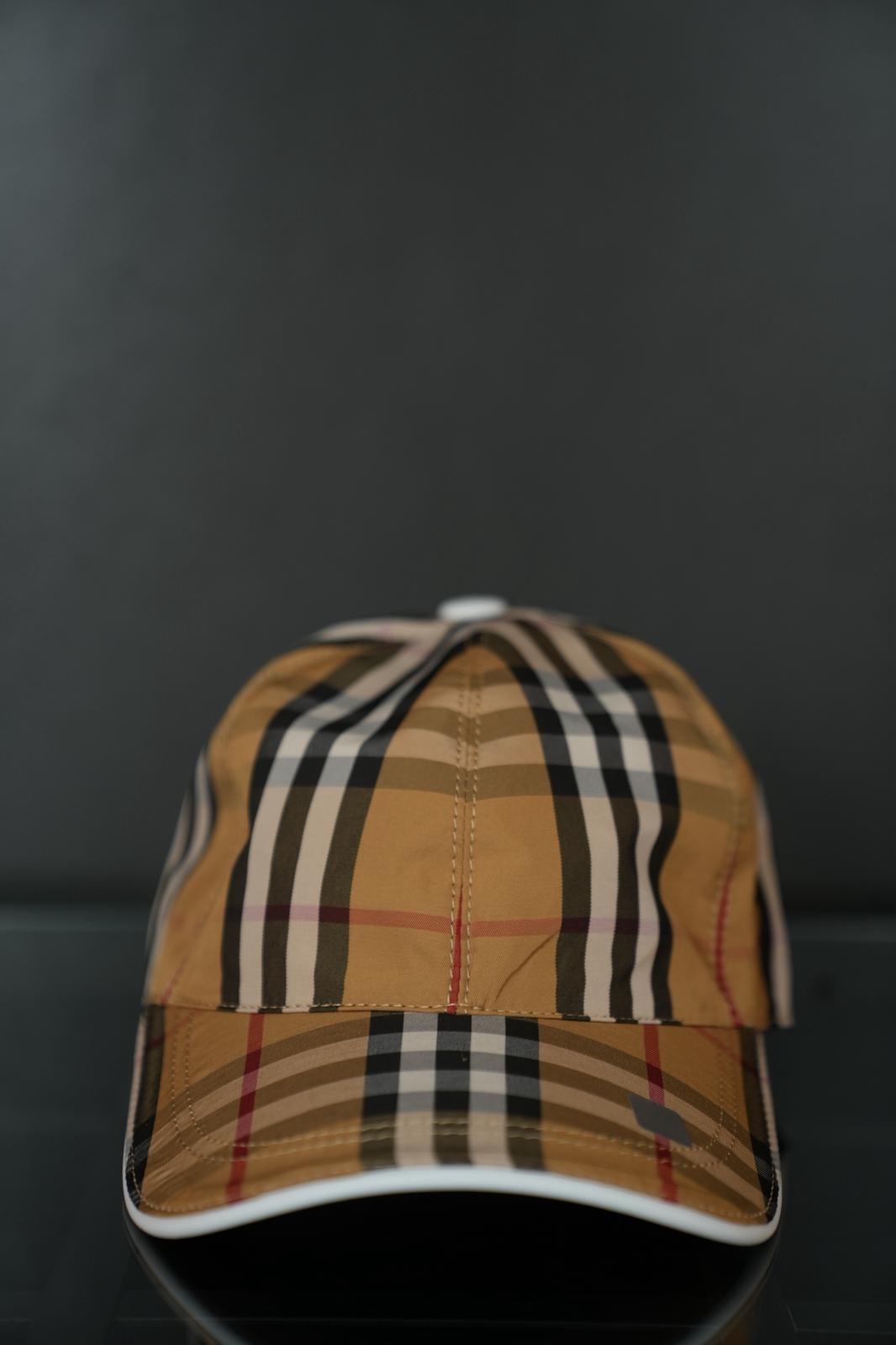 Burberry şapka