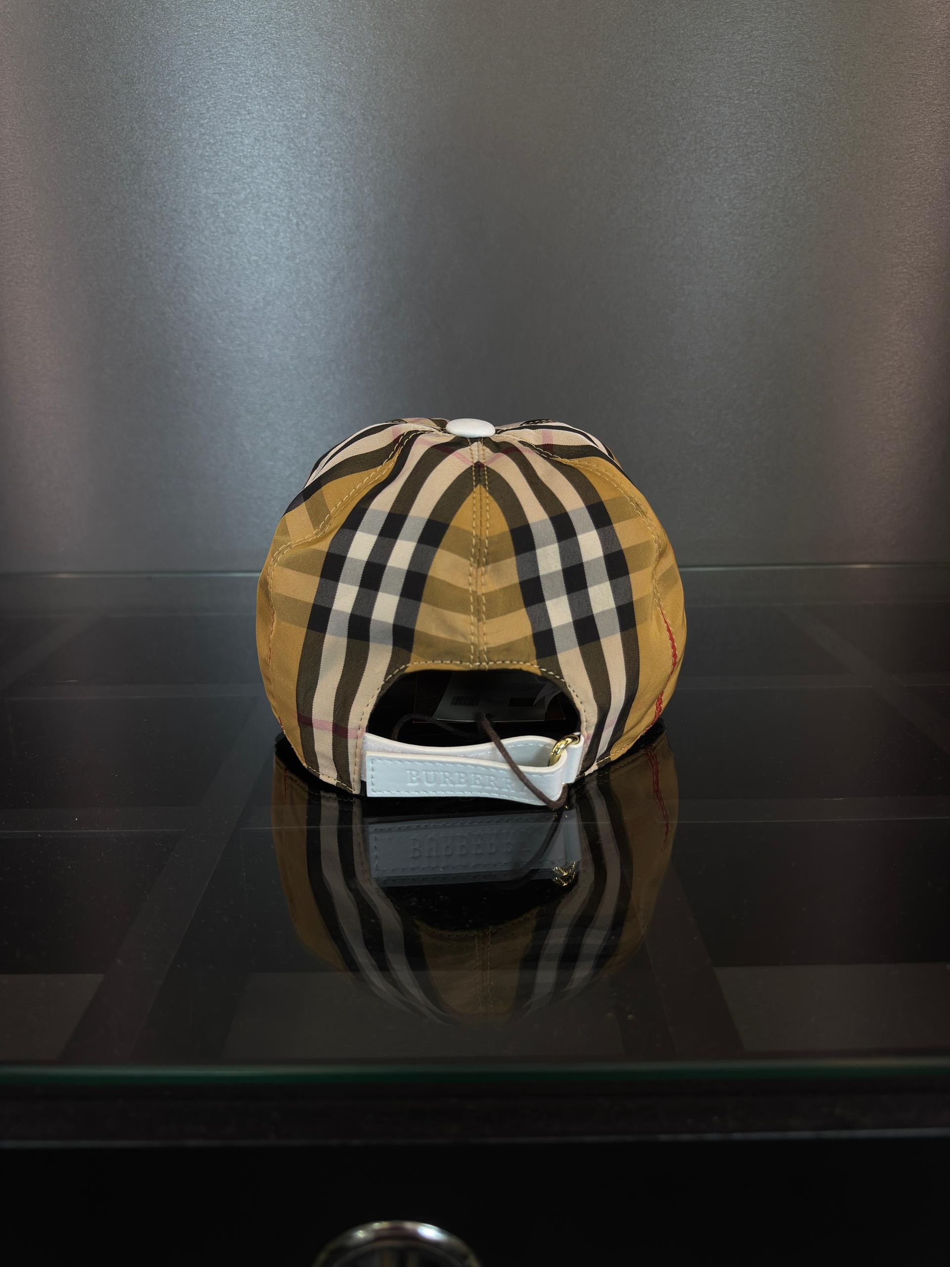 Burberry şapka