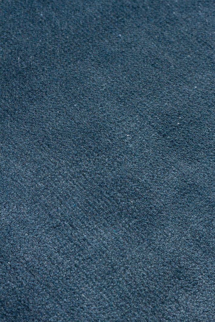 EMİRGAN HALI HARWARD SERİSİ - HR 01 NAVY BLUE VİSKON VE FLOŞ İPLİKLER İLE ÜRETİLEN DÜZ RENK İPEKLİ HALI