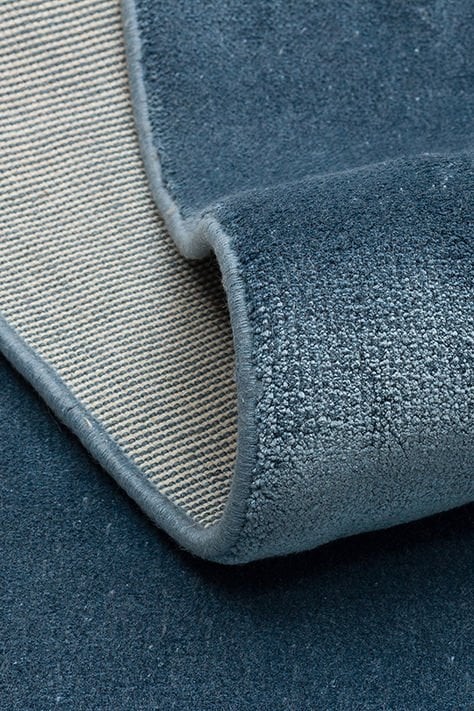 EMİRGAN HALI HARWARD SERİSİ - HR 01 NAVY BLUE VİSKON VE FLOŞ İPLİKLER İLE ÜRETİLEN DÜZ RENK İPEKLİ HALI