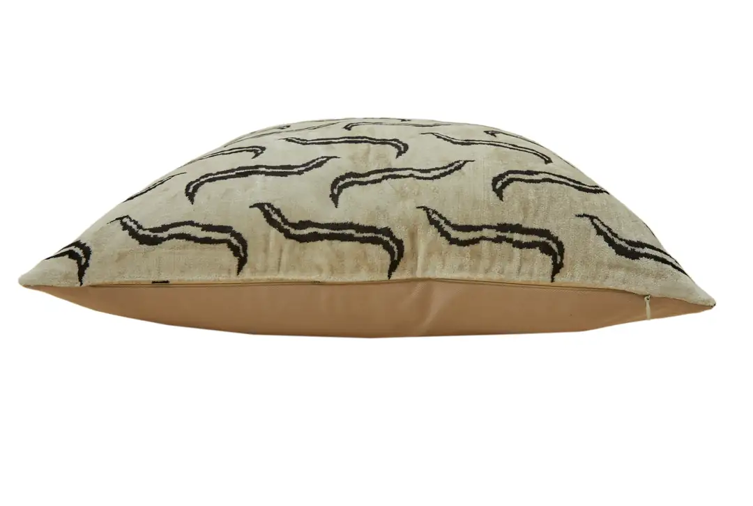 Ikat Akıcı Şerit Dekoratif Kadife Kırlent Kılıfı