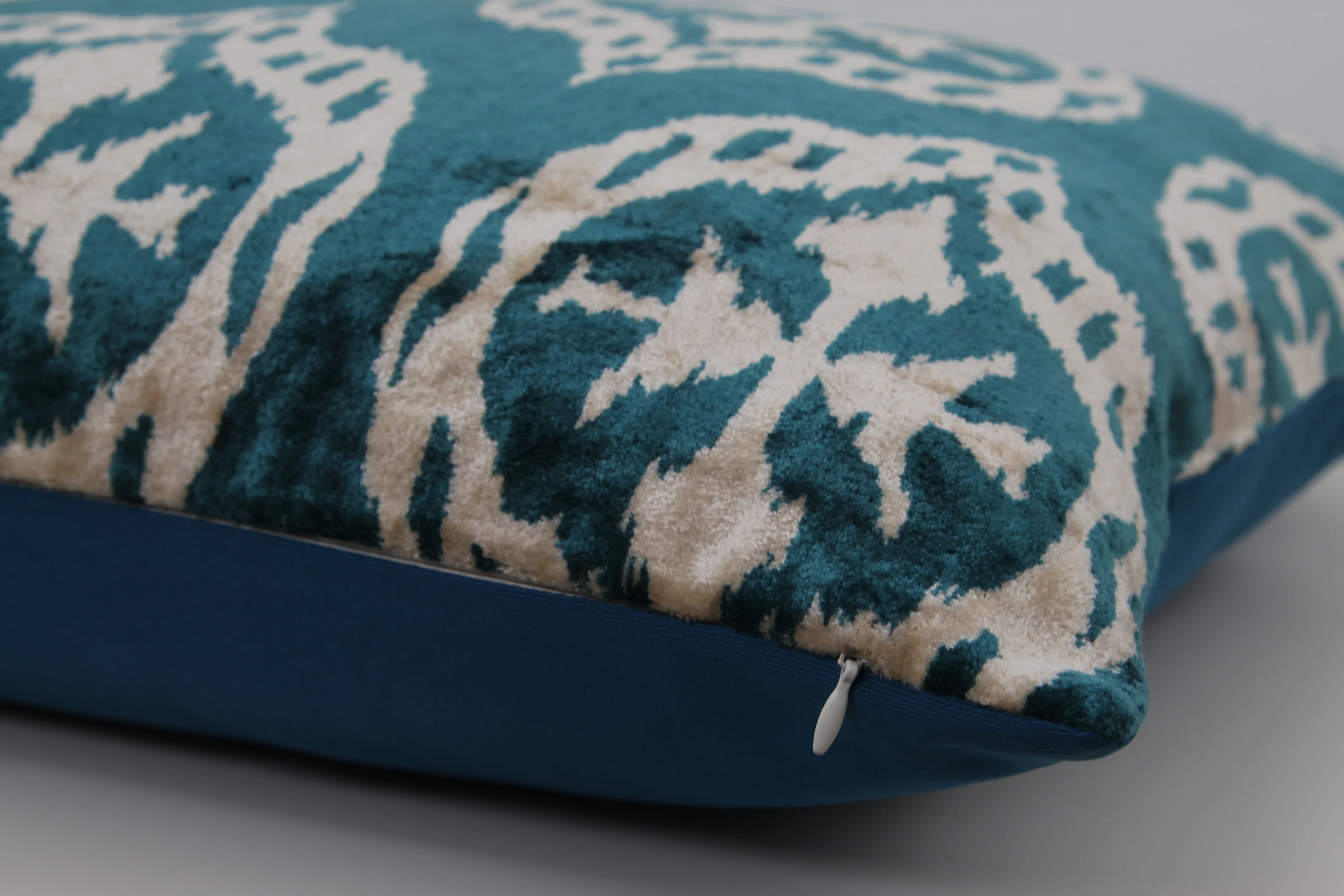 Oval İkat Damask Dekoratif Kırlent