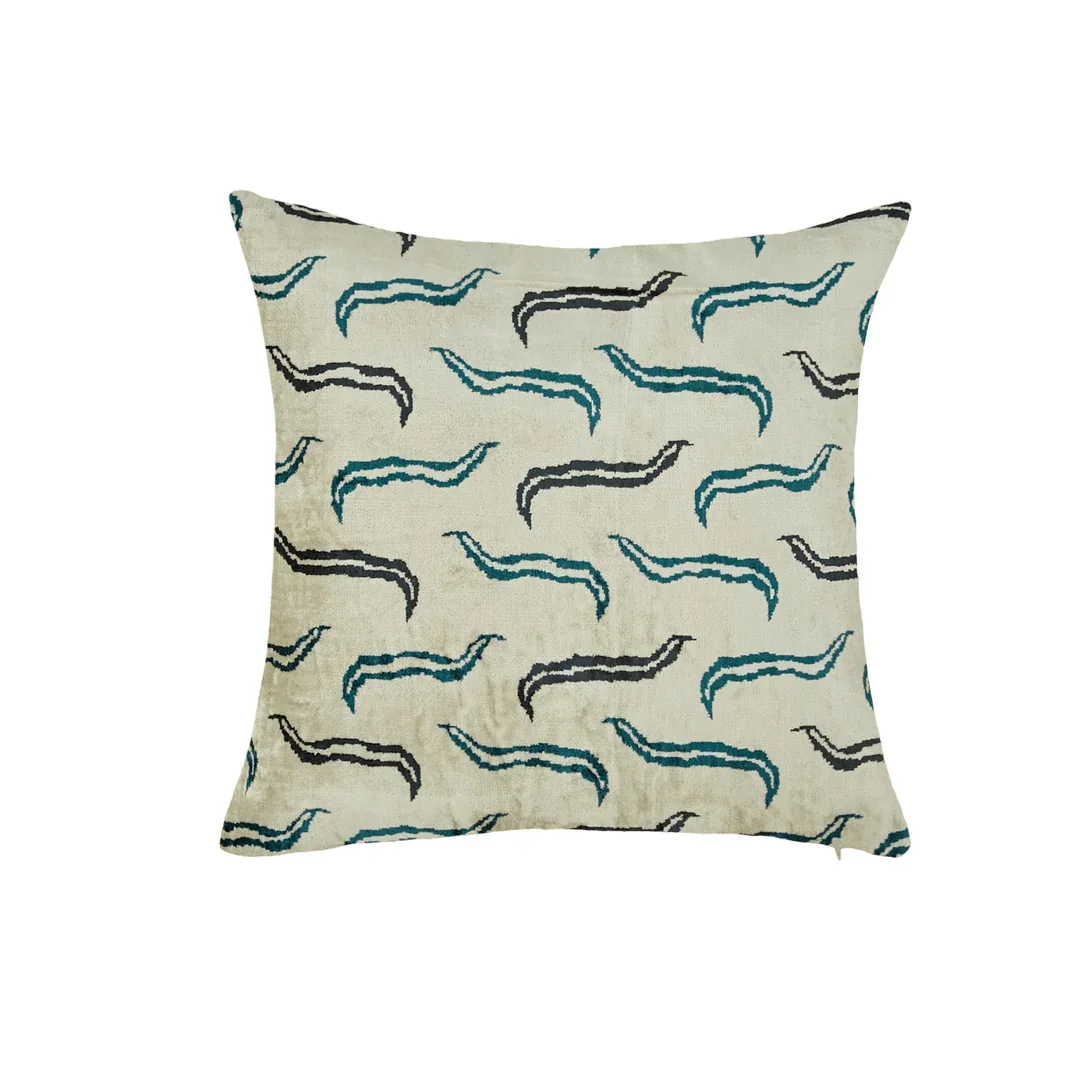 Ikat Akıcı Şerit Dekoratif Kadife Kırlent Kılıfı