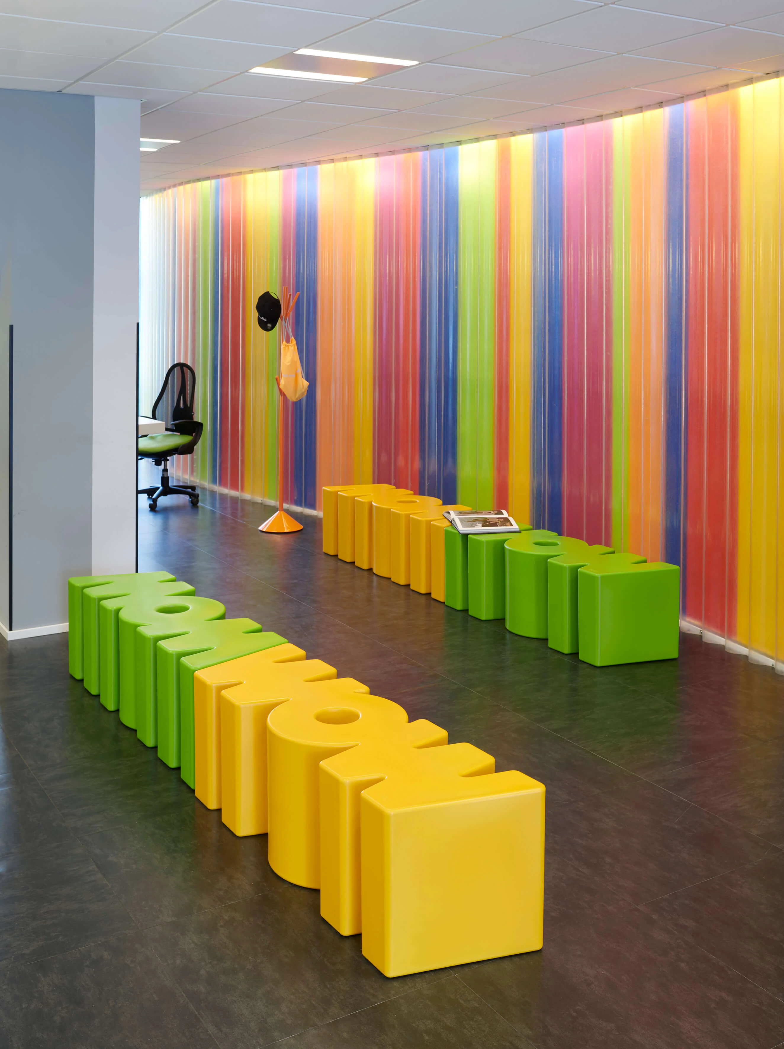 WOW Kaligrafik Tabure