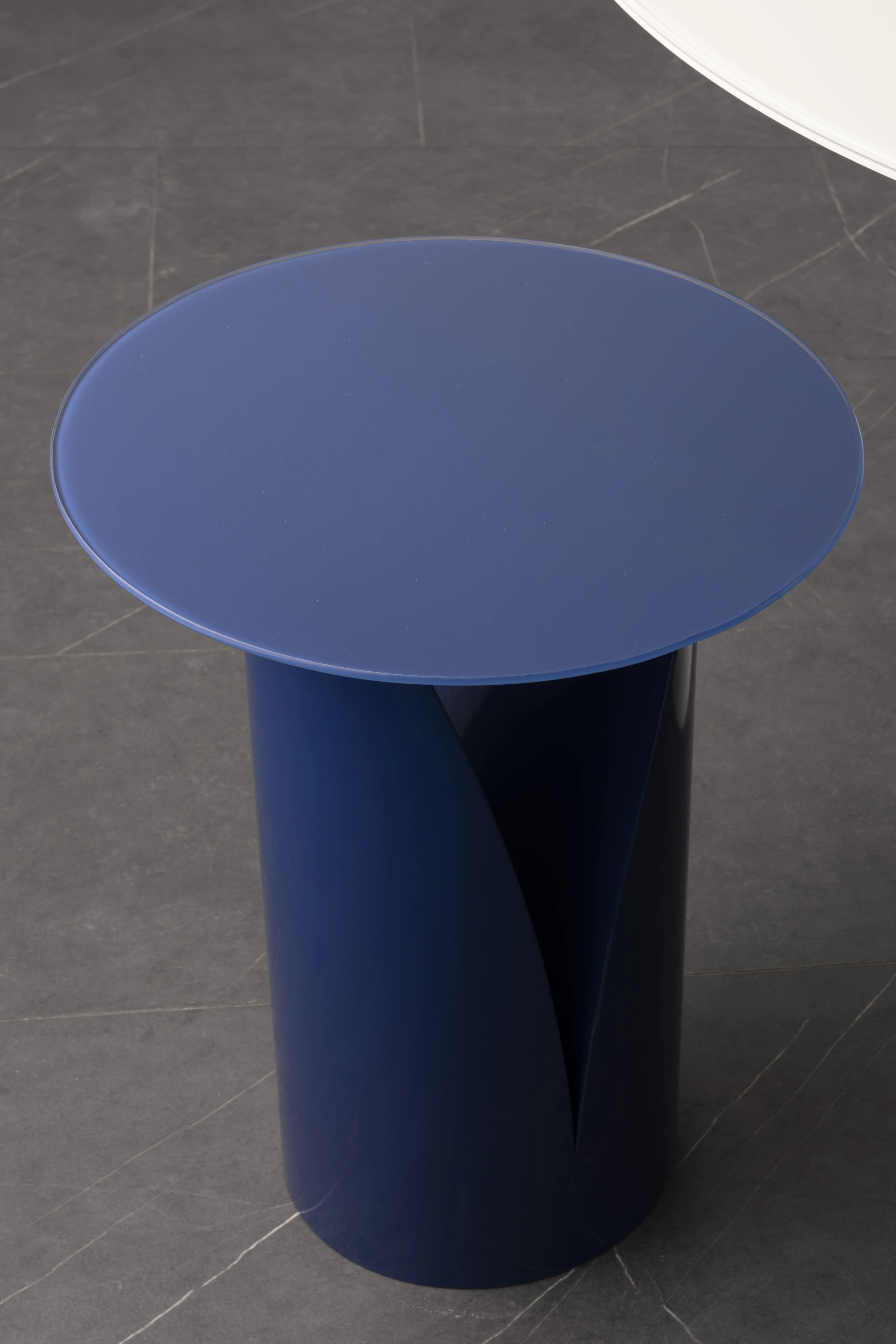 V-Line Metal Silindir Sehpa