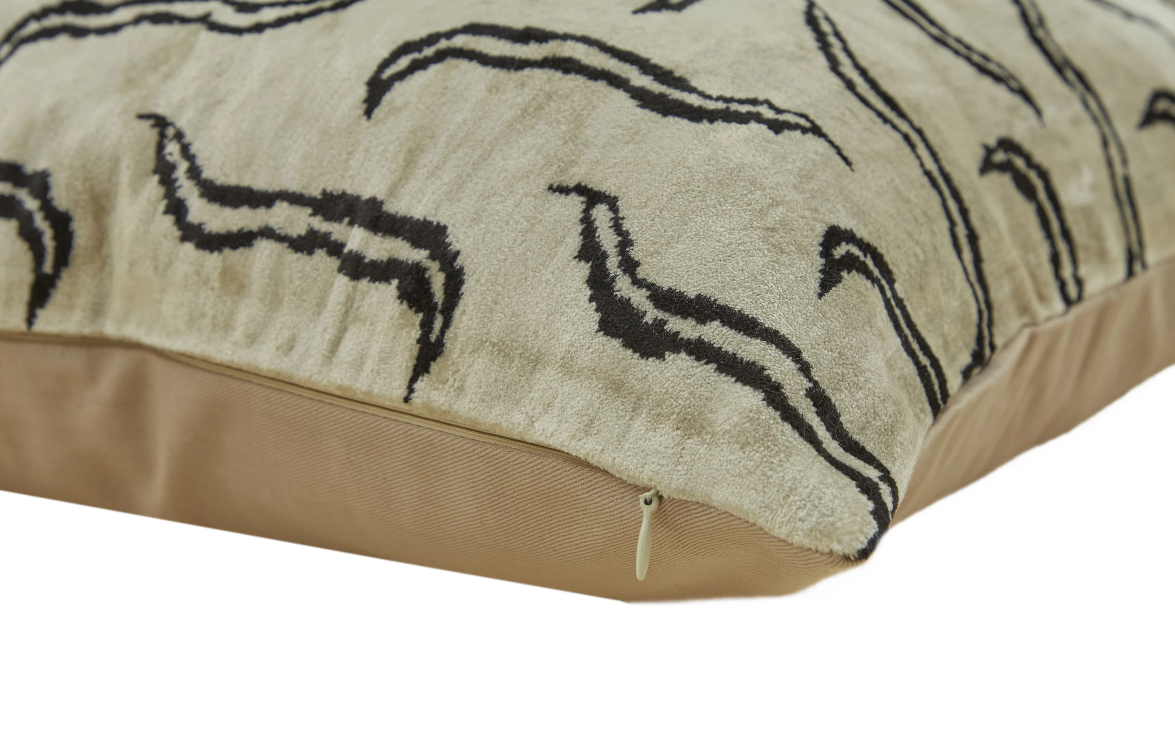 Ikat Akıcı Şerit Dekoratif Kadife Kırlent Kılıfı