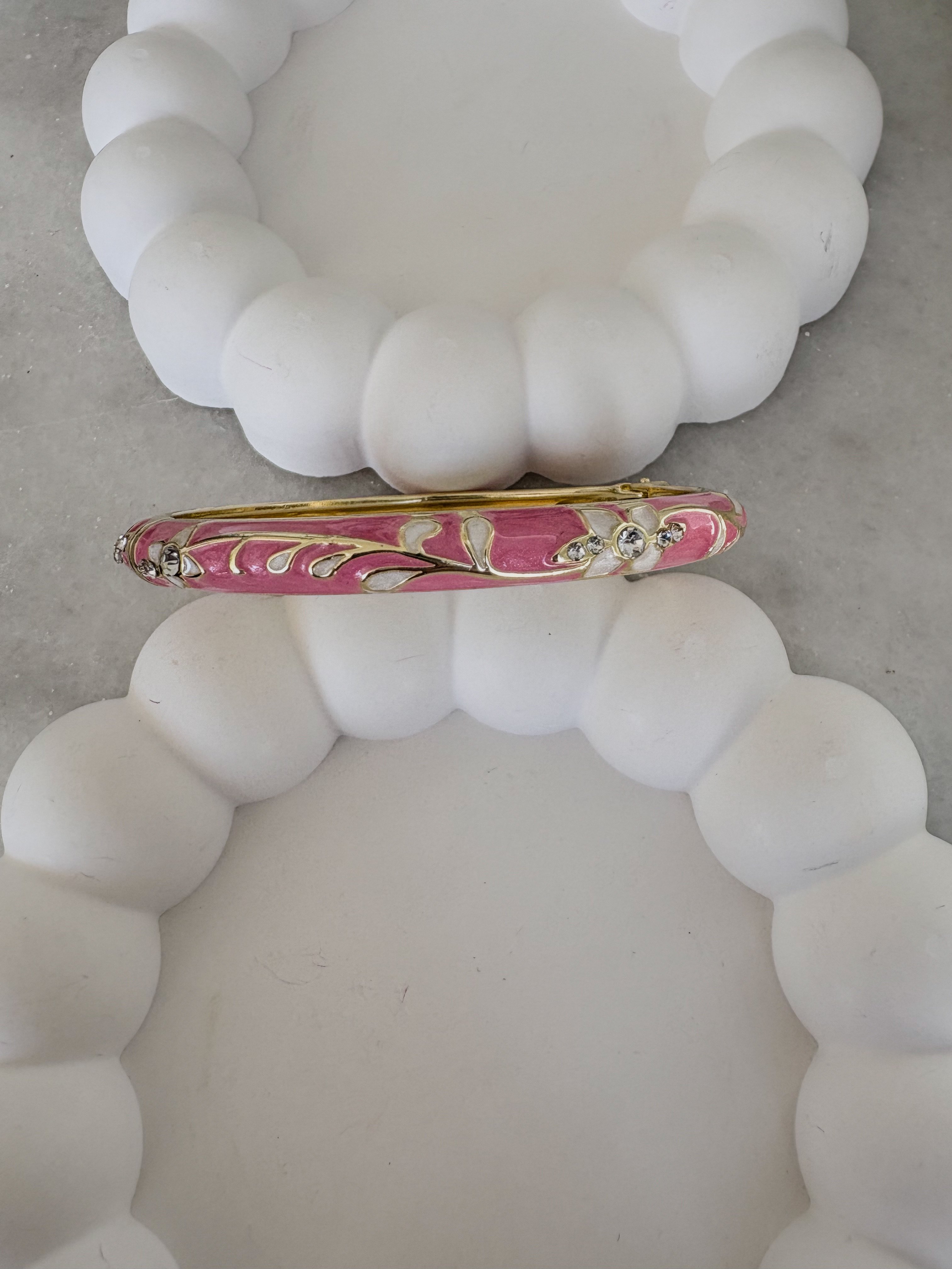 Pembe Mineli Çiçekli Taş Detaylı Kelepçe
