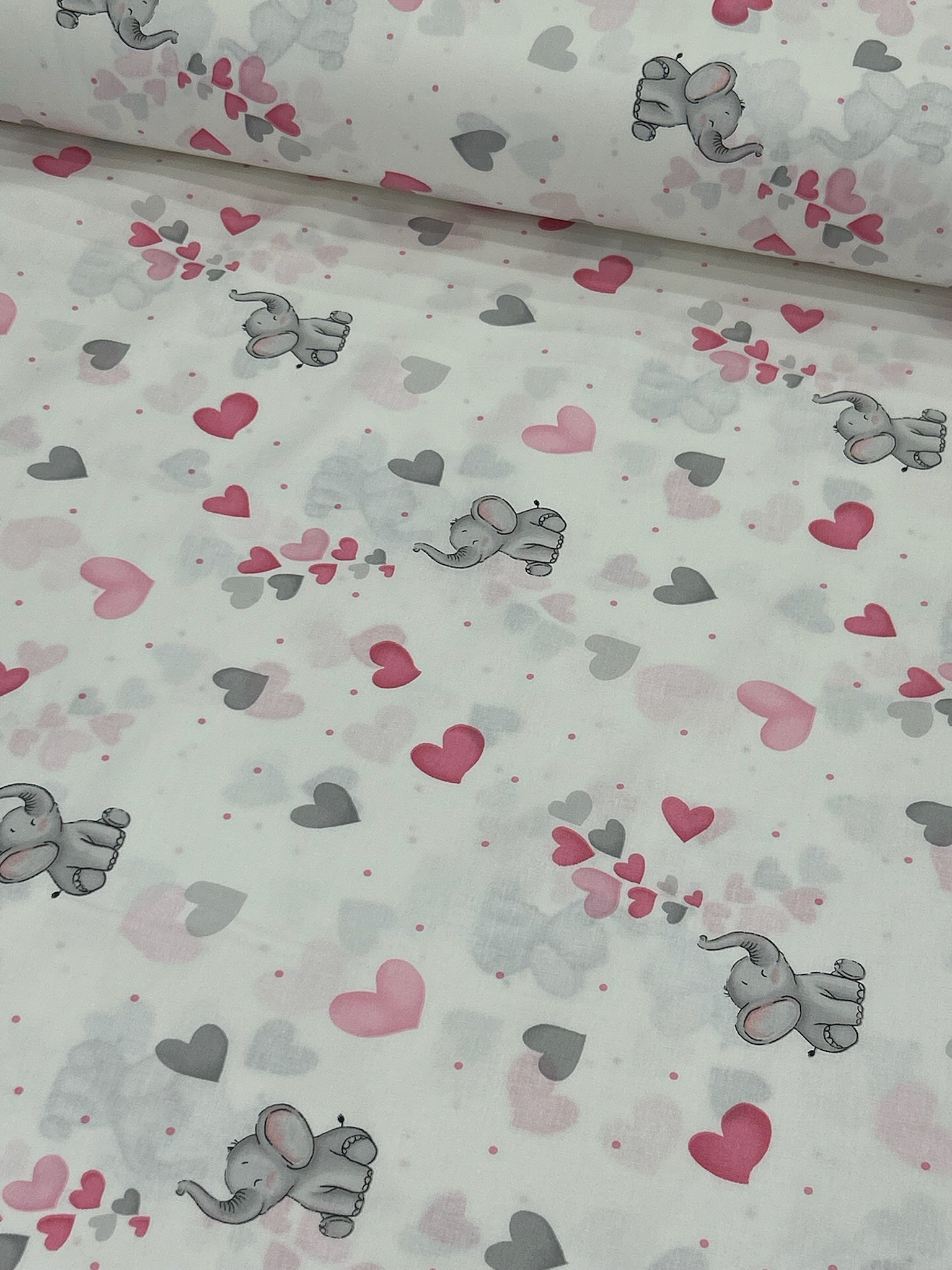 Pembe Kalpli Fil Poplin Kumaş