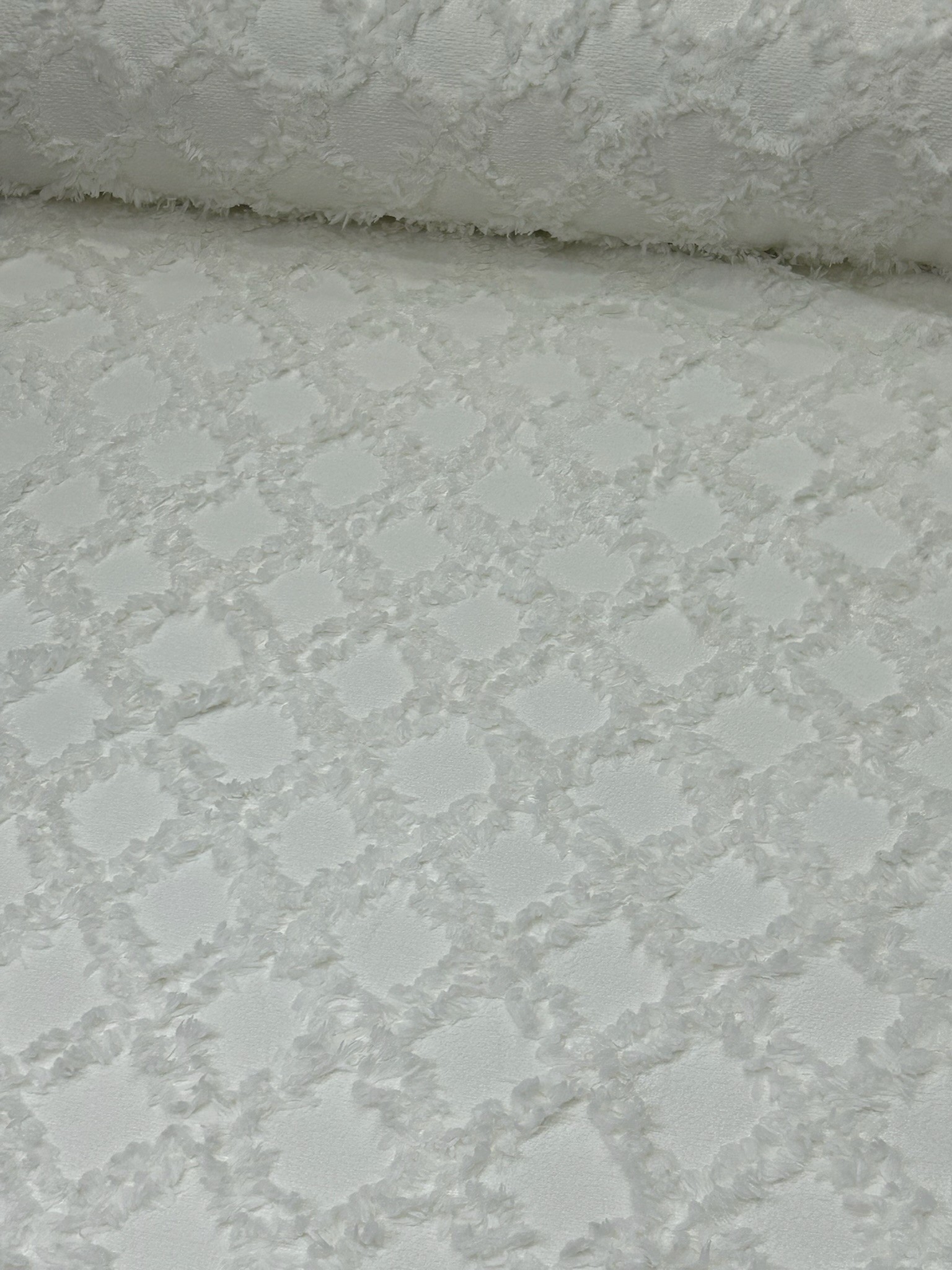 Peluş Baklava Desen Hera Pike - Beyaz