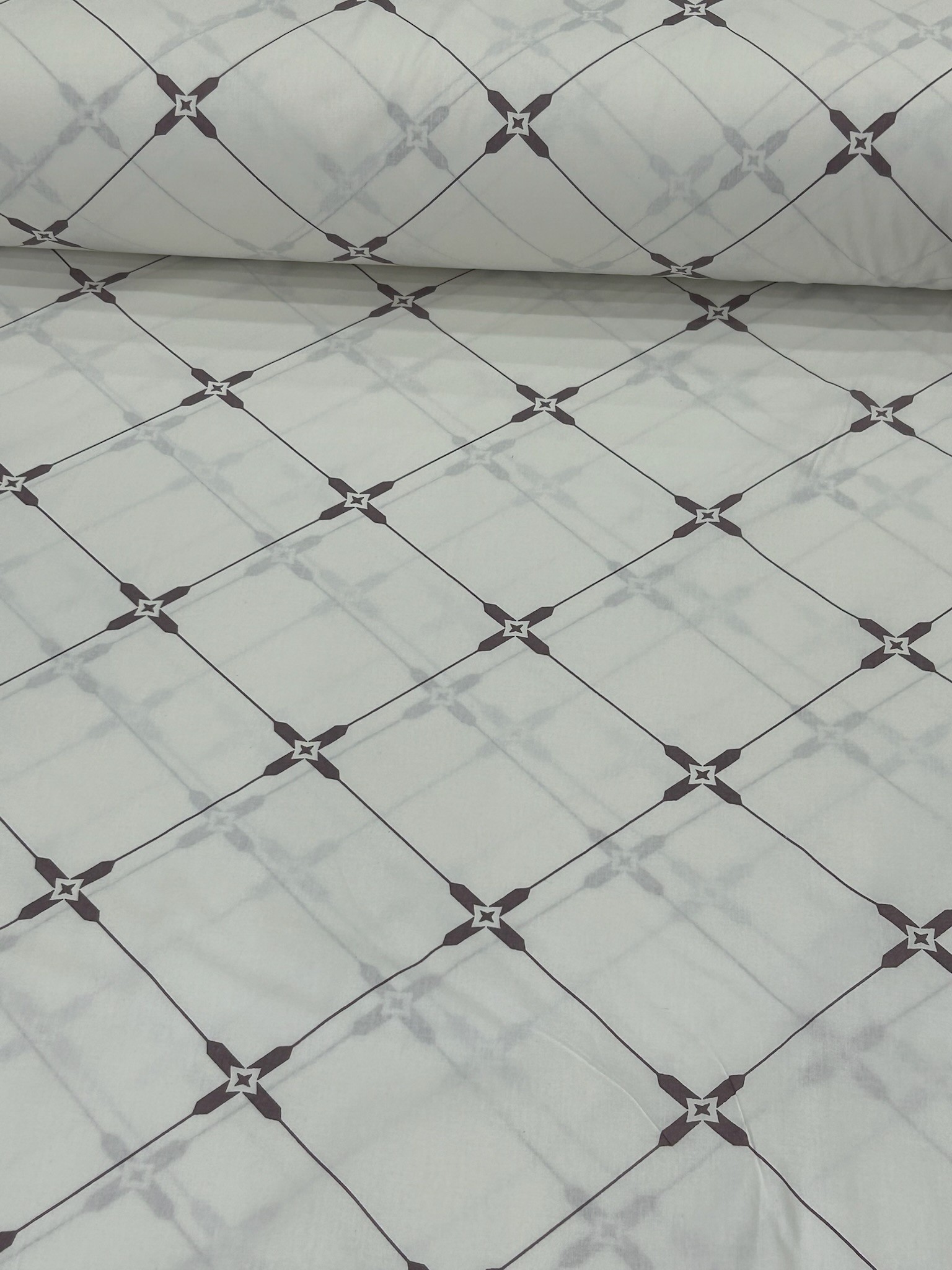 Beyaz/Mürdüm Papatya Bağlantı Poplin Kumaş