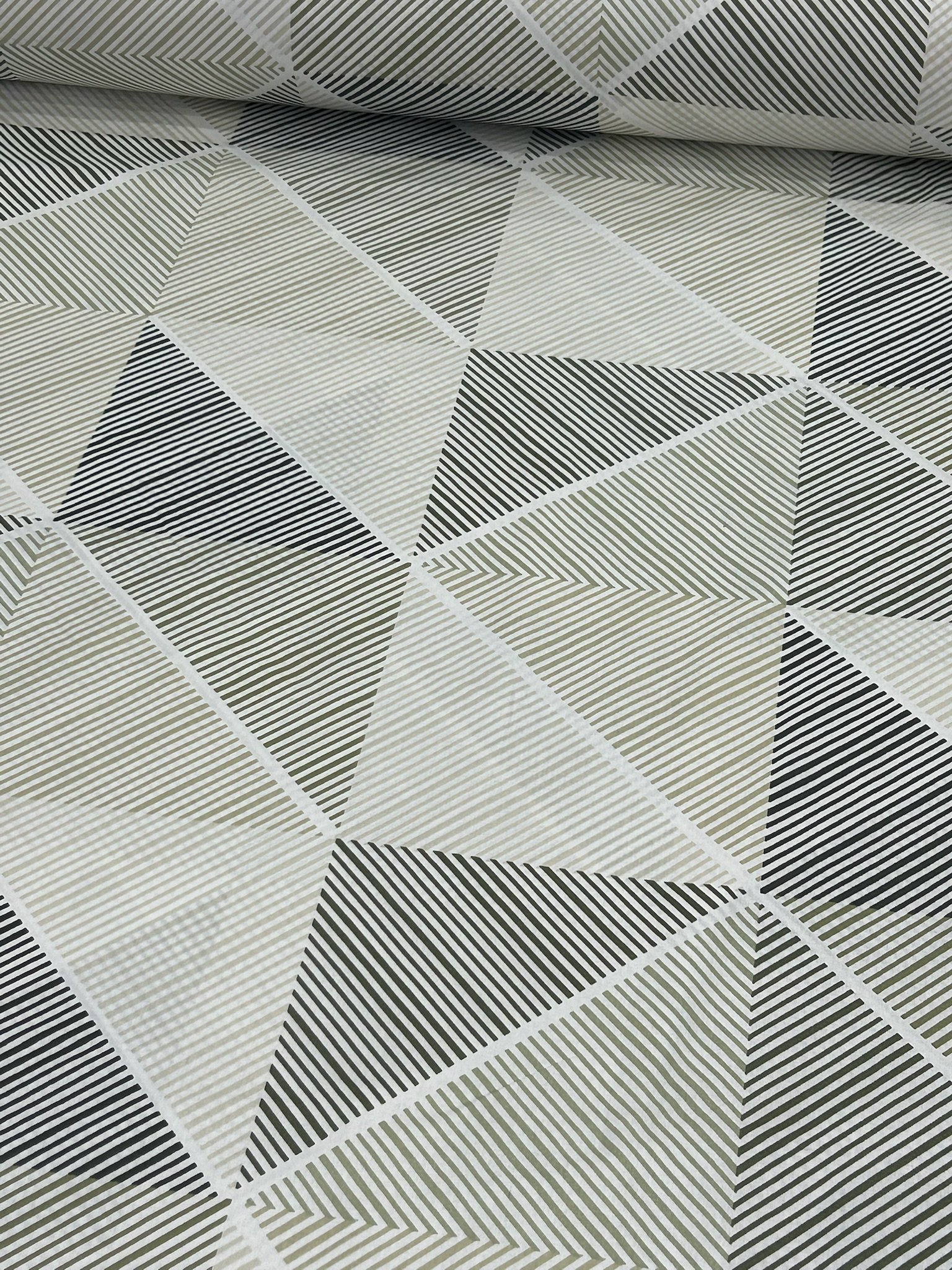 Zeytin Yeşili Linea Geo Poplin Kumaş