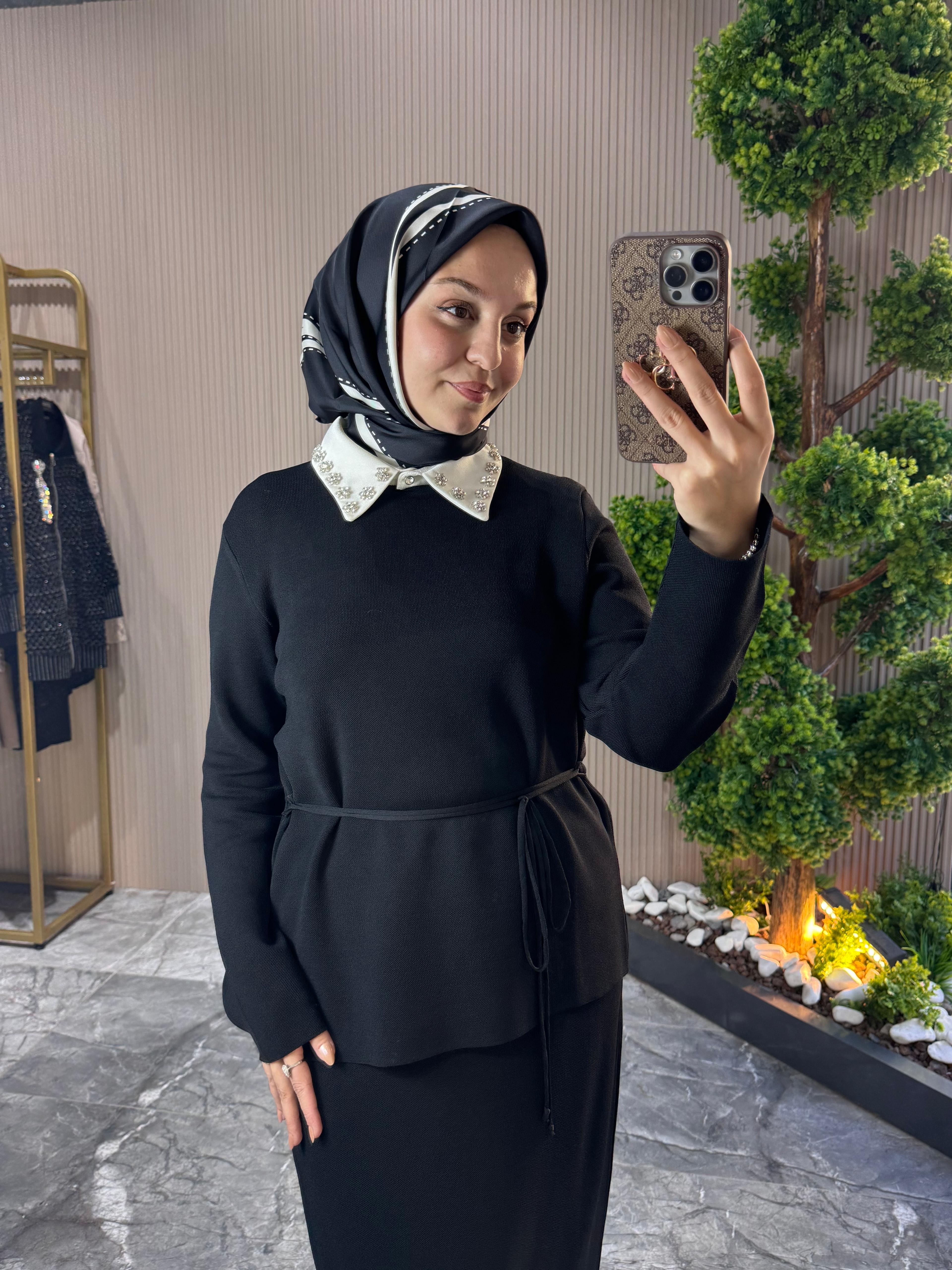 GHİSA Yakası Taş Detaylı Çelik Örme Etekli Takım