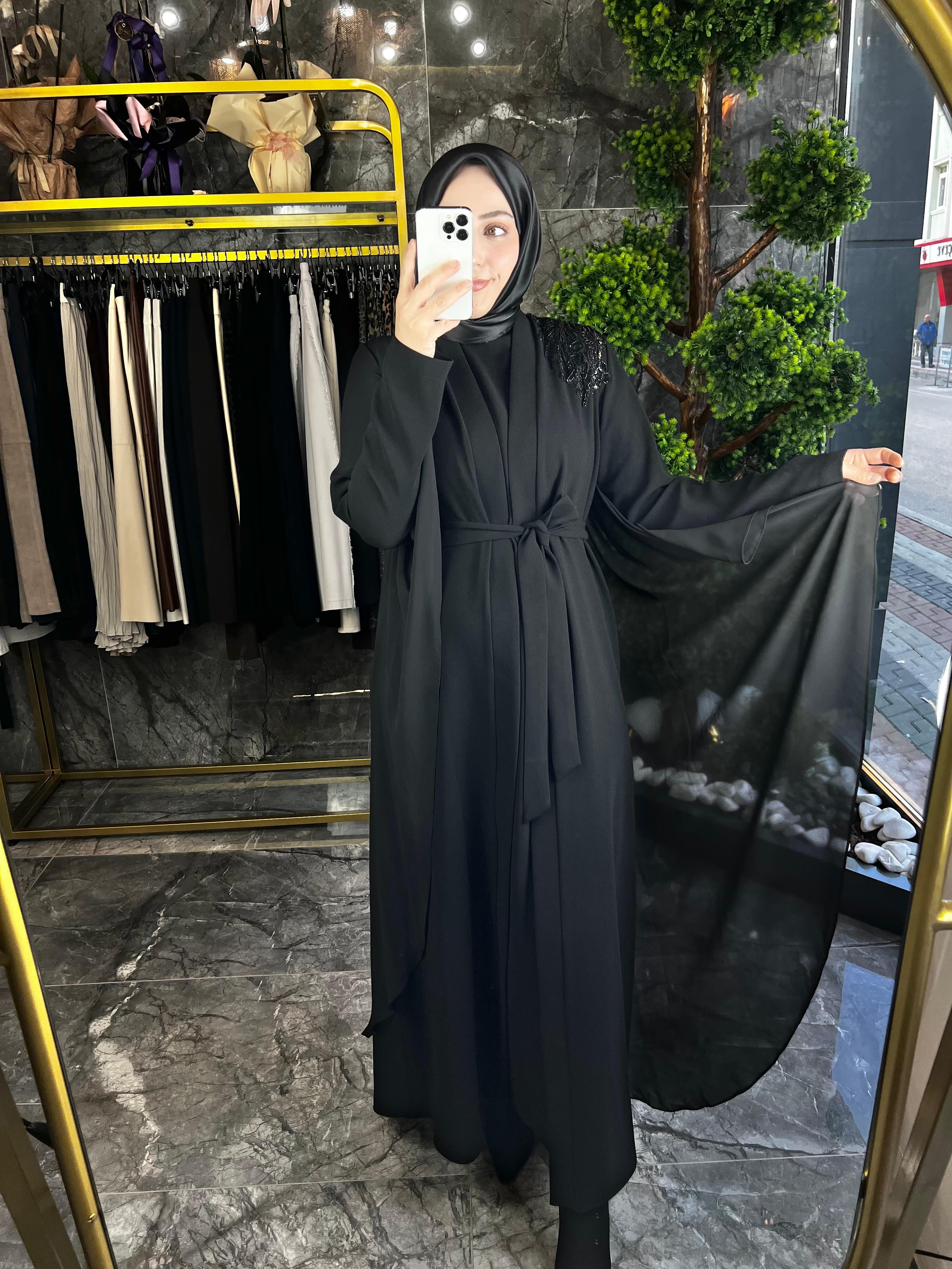 Doble krep kumaş boncuk işlemeli abaya