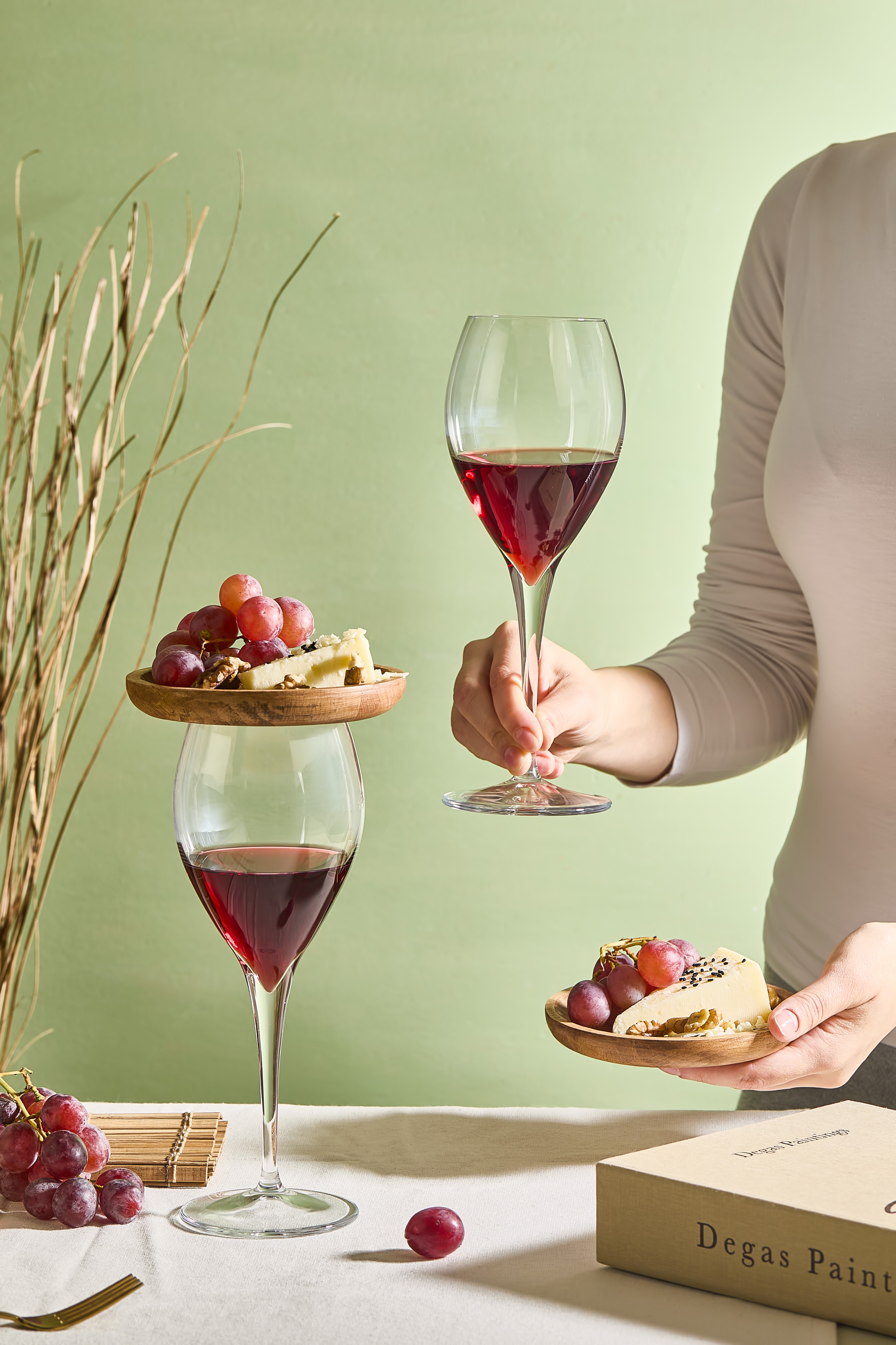 Lubi 4 Parça Ahşap Sunumlu Şarap Kadehi Seti | 2 Şarap Bardağı + 2 Mini Servis Tabağı