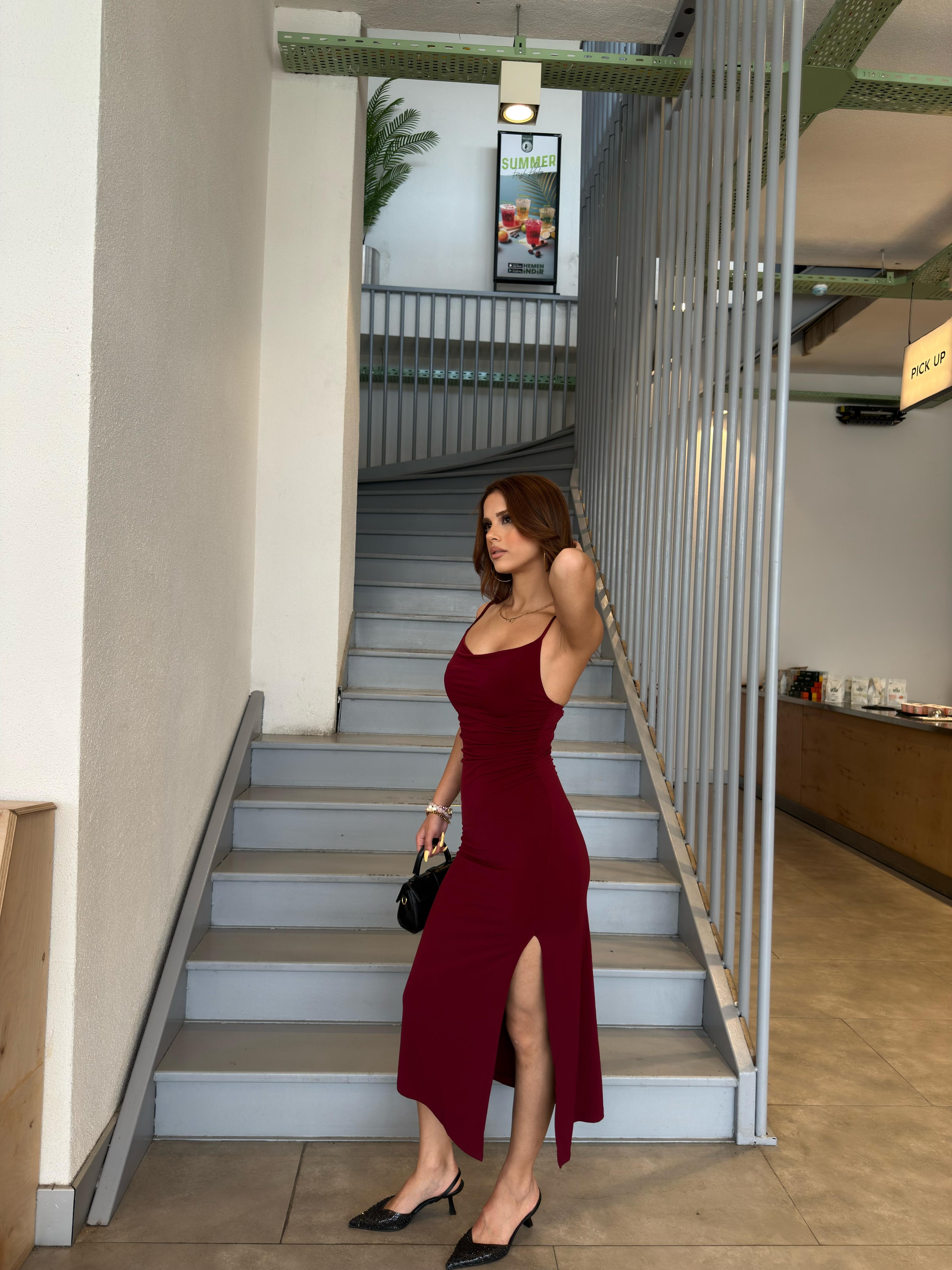 Yırtmaçlı Elbise