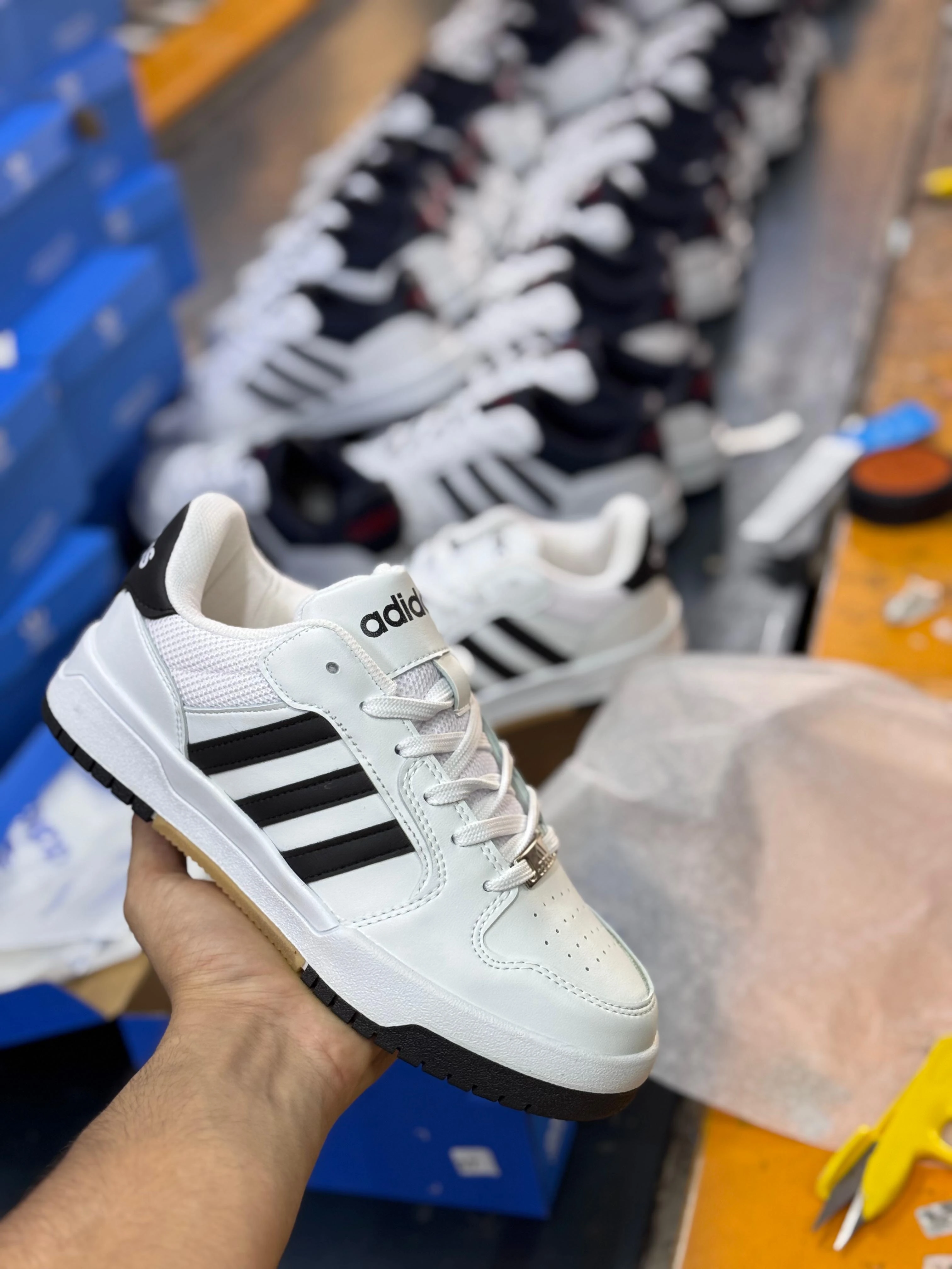 ADİDAS 016 KOD İTHAL KALİTE - BEYAZ SİYAH