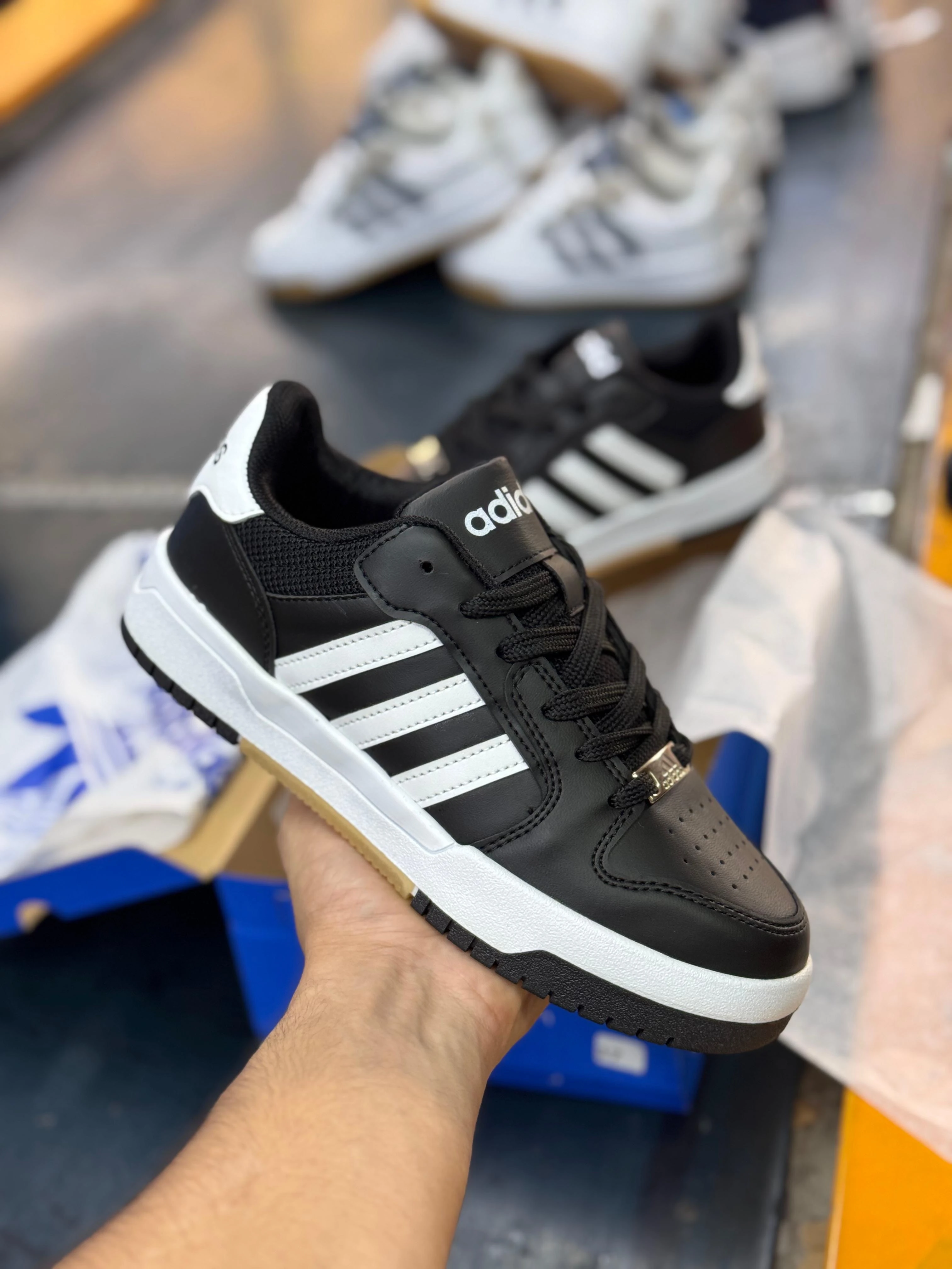 ADİDAS 016 KOD İTHAL KALİTE - SİYAH BEYAZ