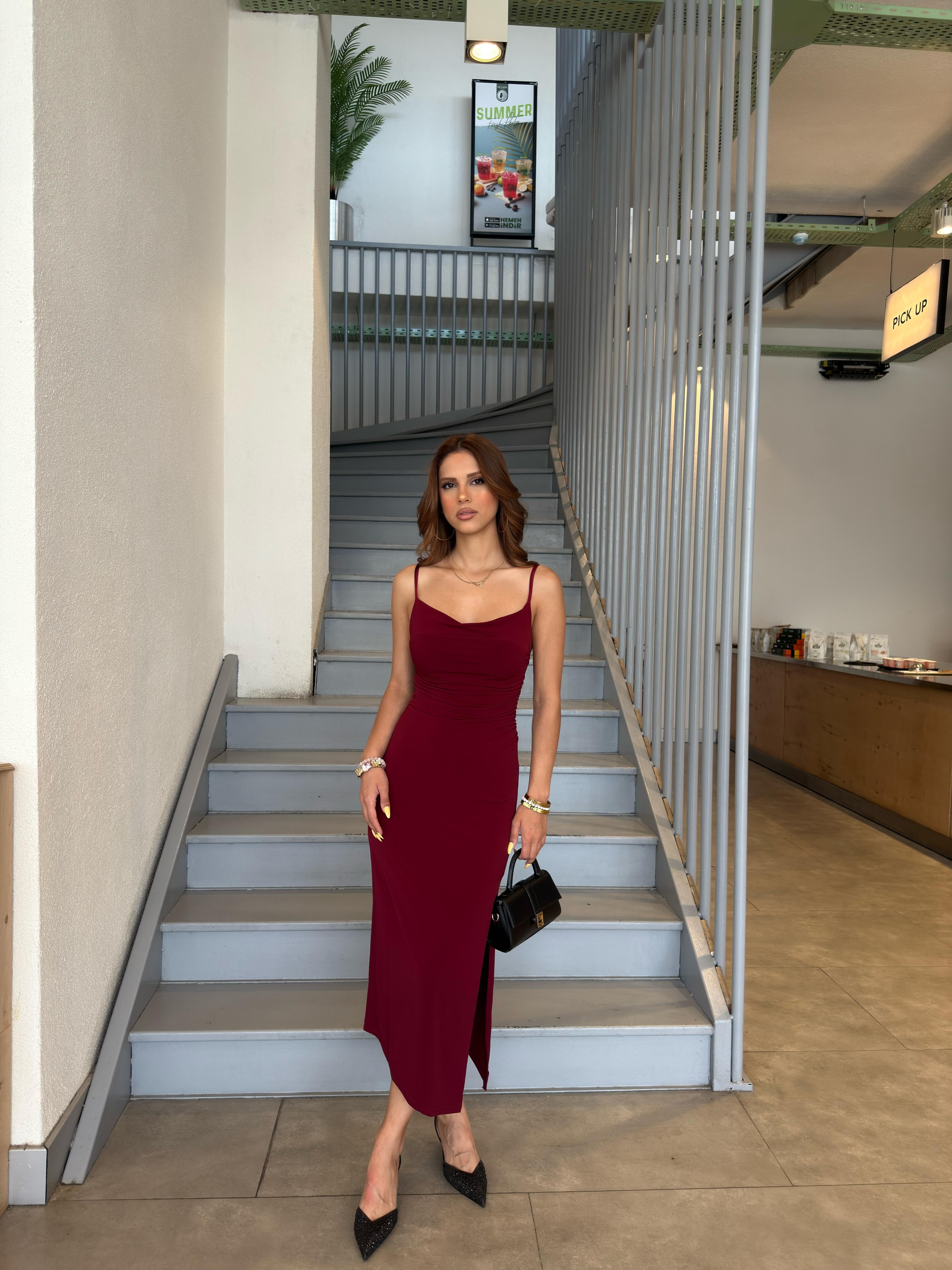 Yırtmaçlı Elbise