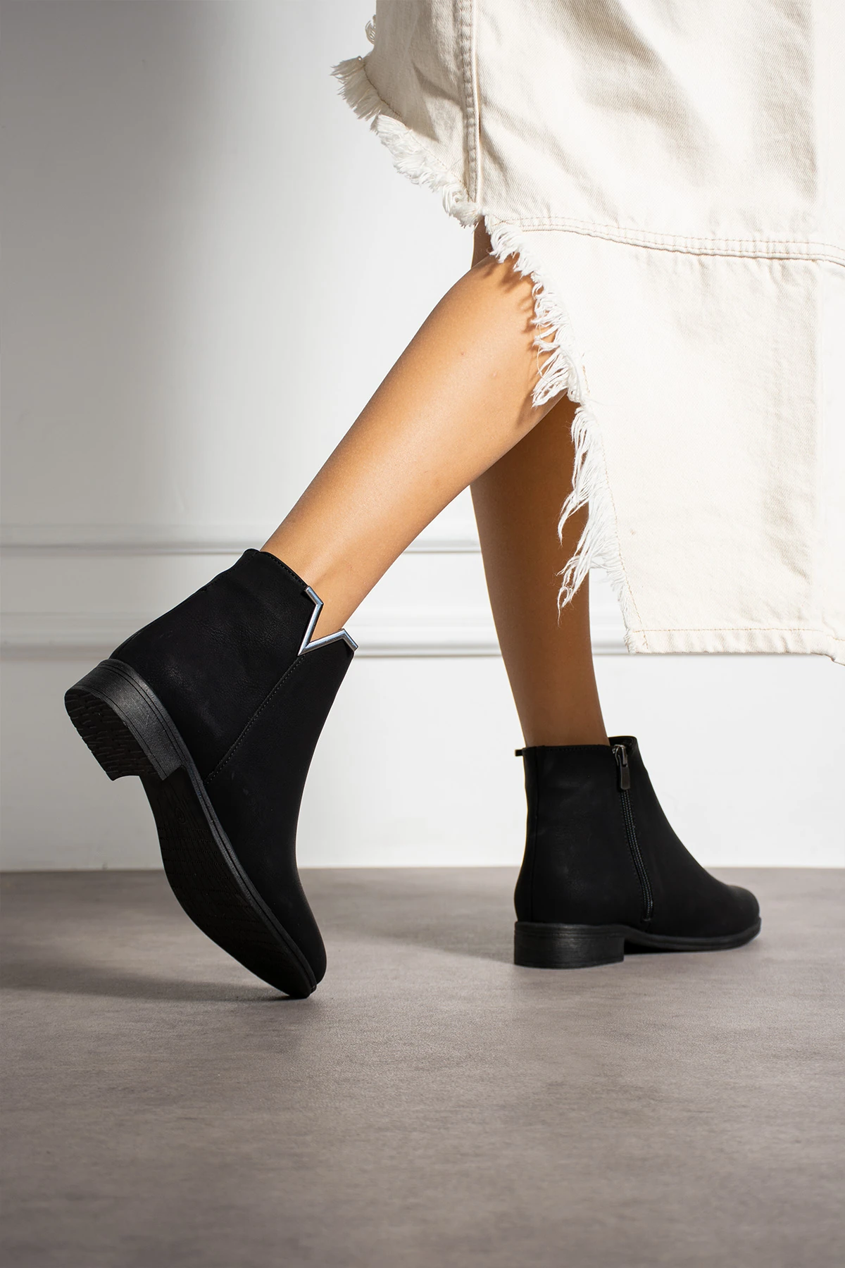 Kadın Tokalı Fermuarlı Rahat Bot Kaymaz Taban PTK013 - Siyah Mat
