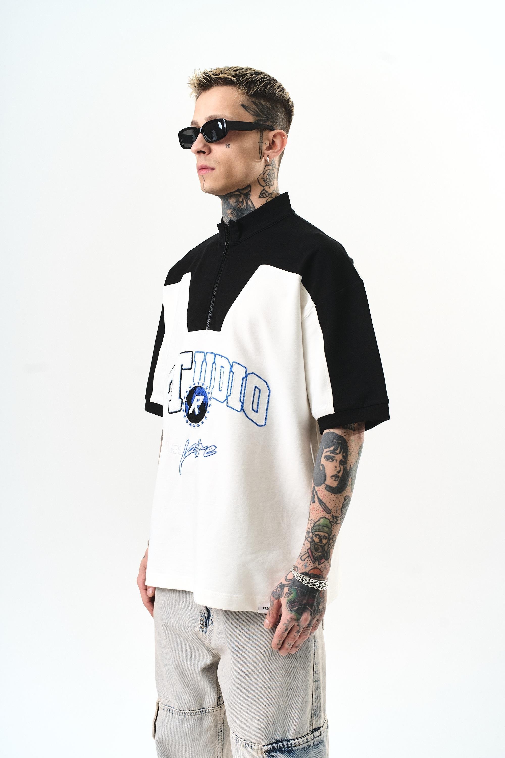 Studio Nakışlı Yarım Fermuarlı Oversize T-Shirt