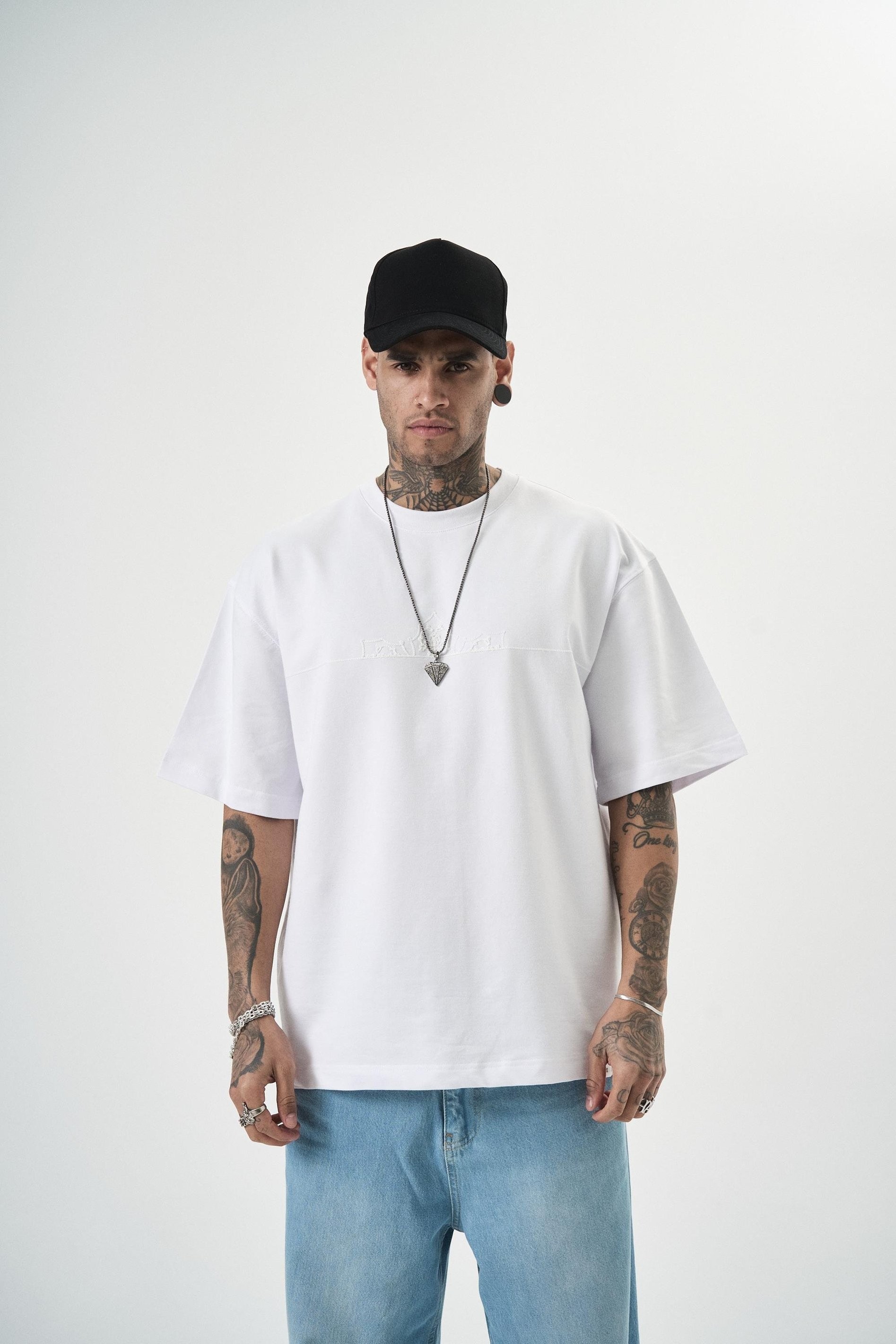 Erkek Focus Nakış Detaylı Oversize T-Shirt - Beyaz