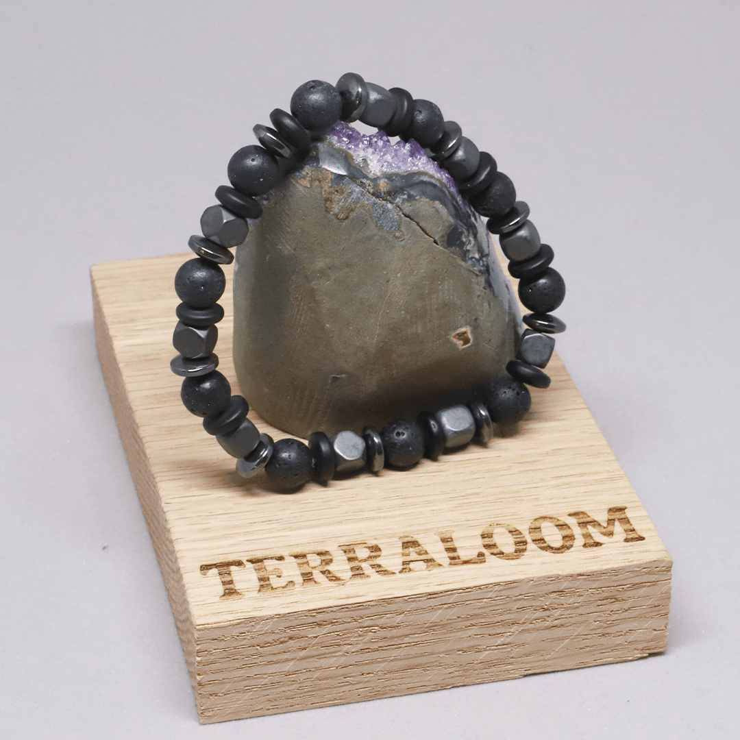 Tenebris – Lav Taşı ve Hematit Bileklik