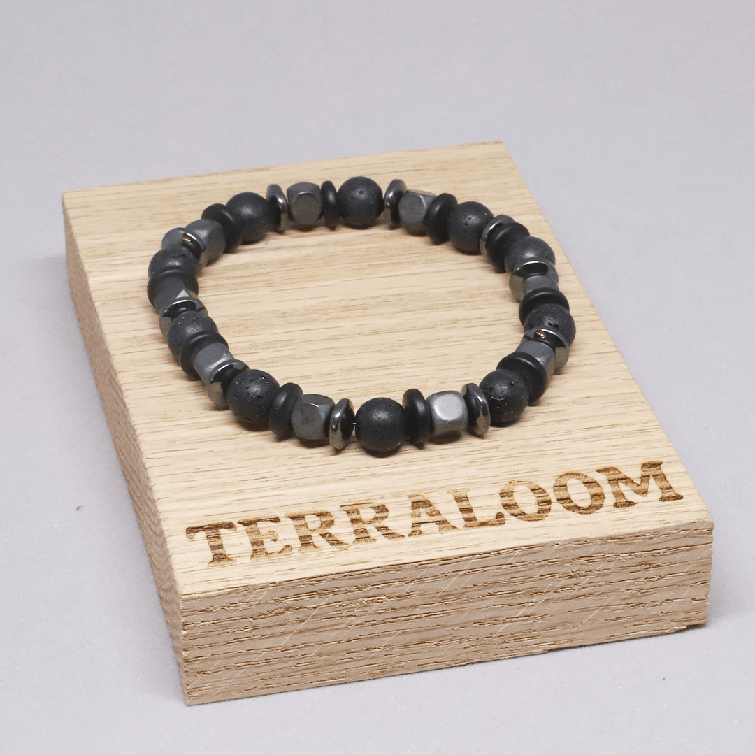 Tenebris – Lav Taşı ve Hematit Bileklik