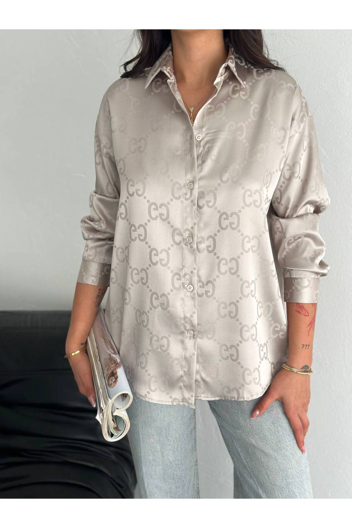 Saten Kendinden Desenli Gri Kadın Gömlek - Bej