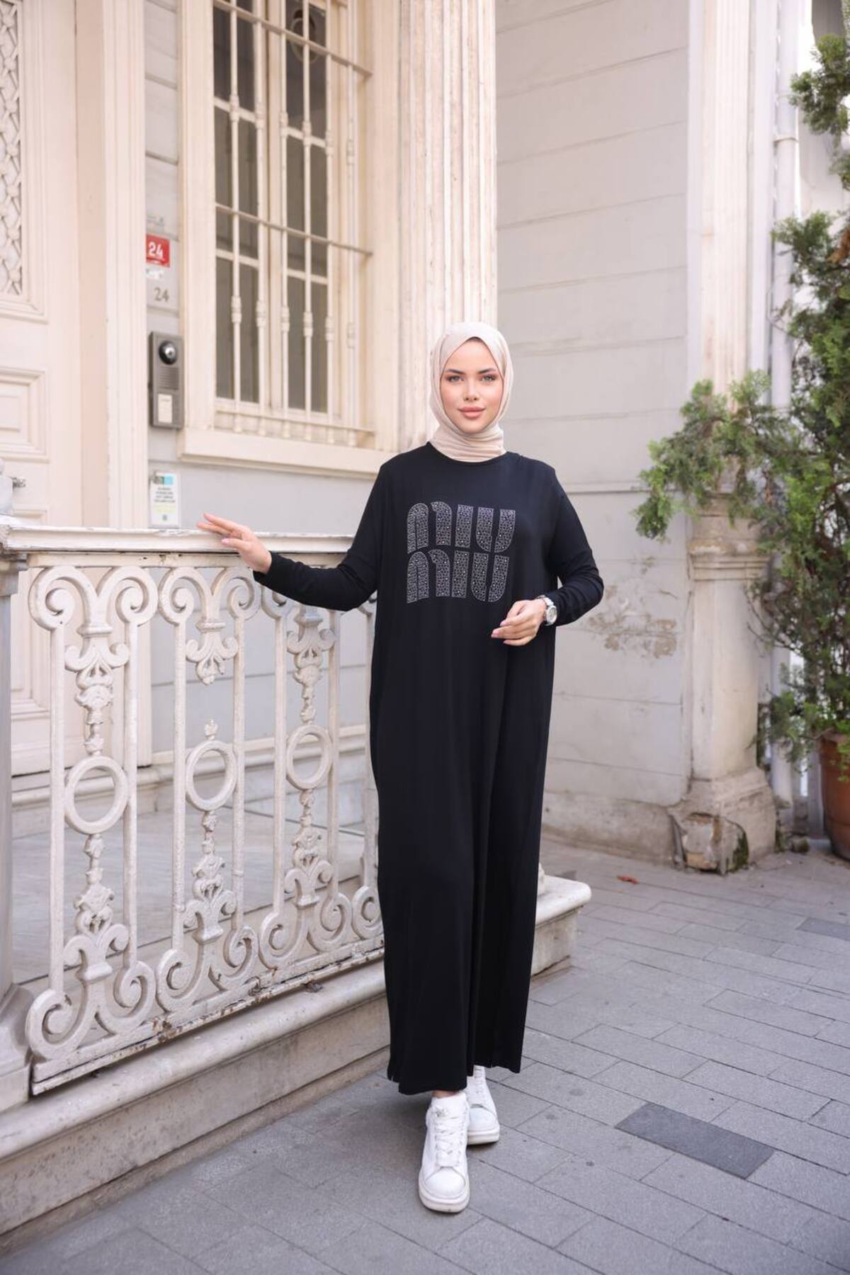 Kadın Taş Aksesuarlı Vorteks Penye Tesettür Elbise (Likralı Pamuk Kumaş ) - Siyah