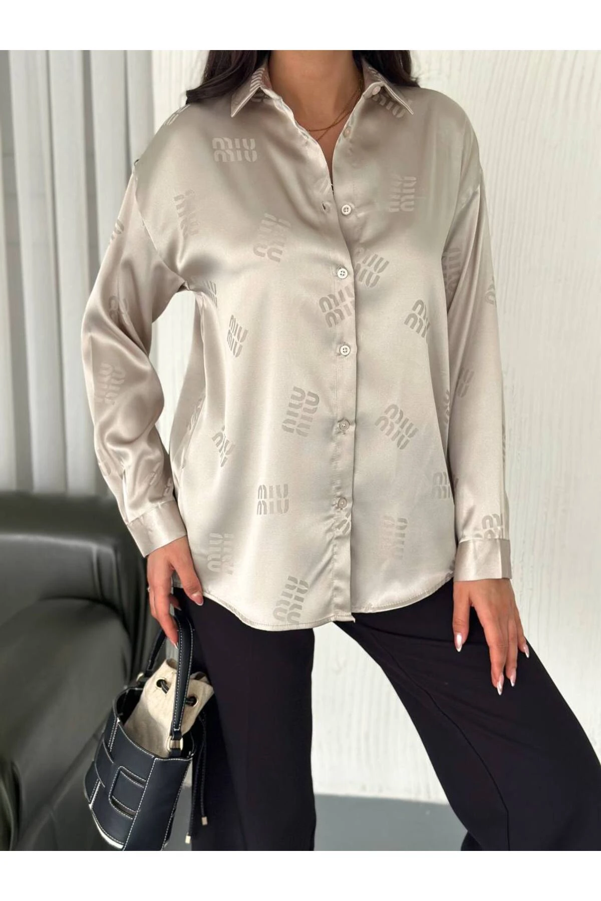 Saten Kendinden Desenli Kadın Gömlek 75 cm - Bej