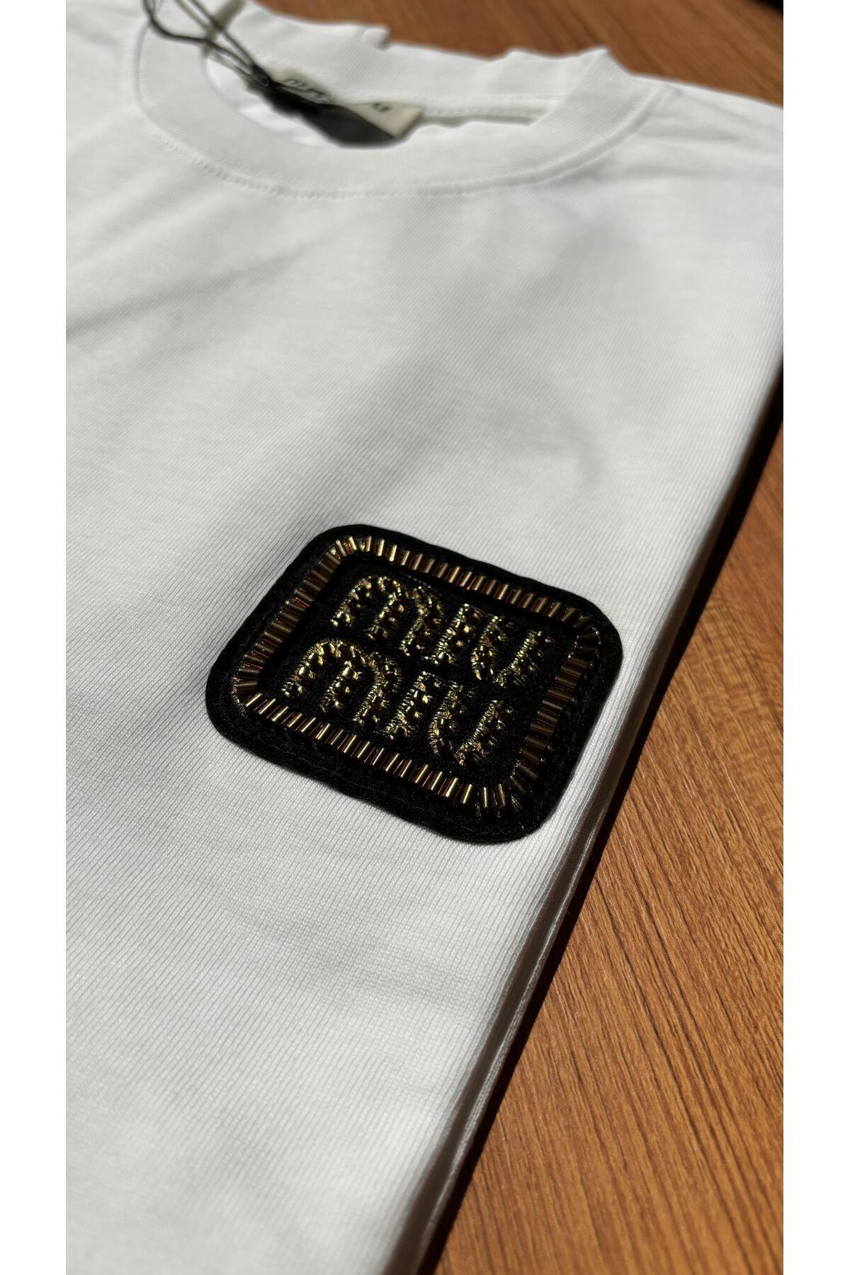 Erkek - Kadın Unisex Aksesuarlı Özel Tasarım T-shırt