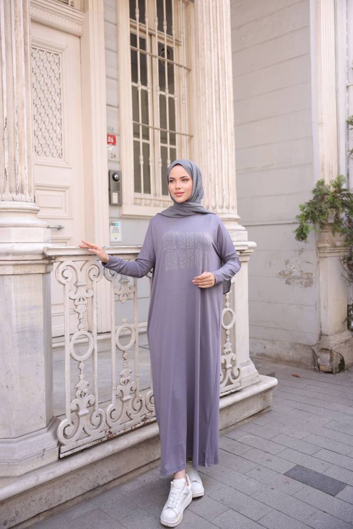 Kadın Taş Aksesuarlı Vorteks Penye Tesettür Elbise (Likralı Pamuk Kumaş ) - Gri