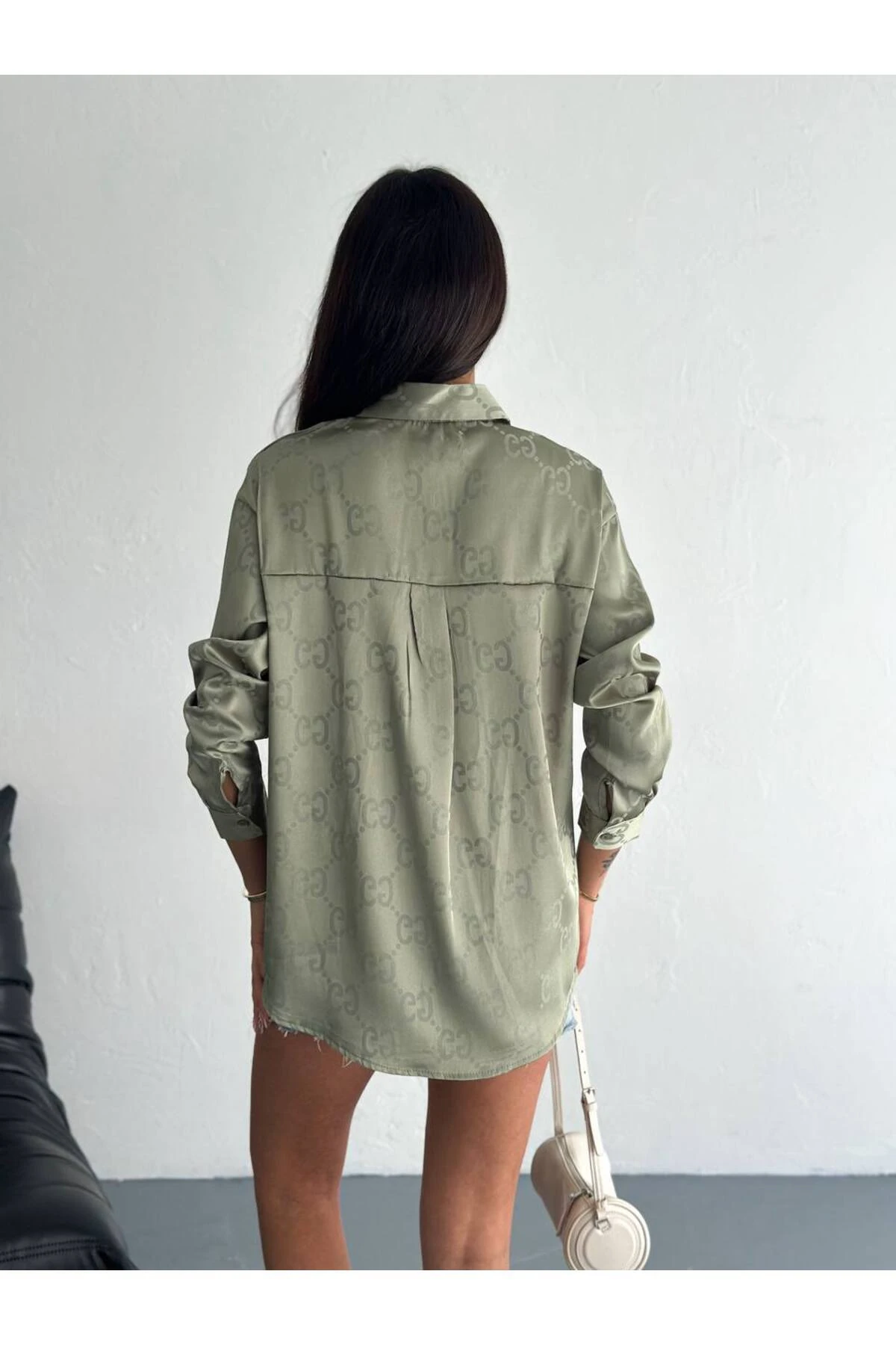 Saten Kendinden Desenli Gri Kadın Gömlek