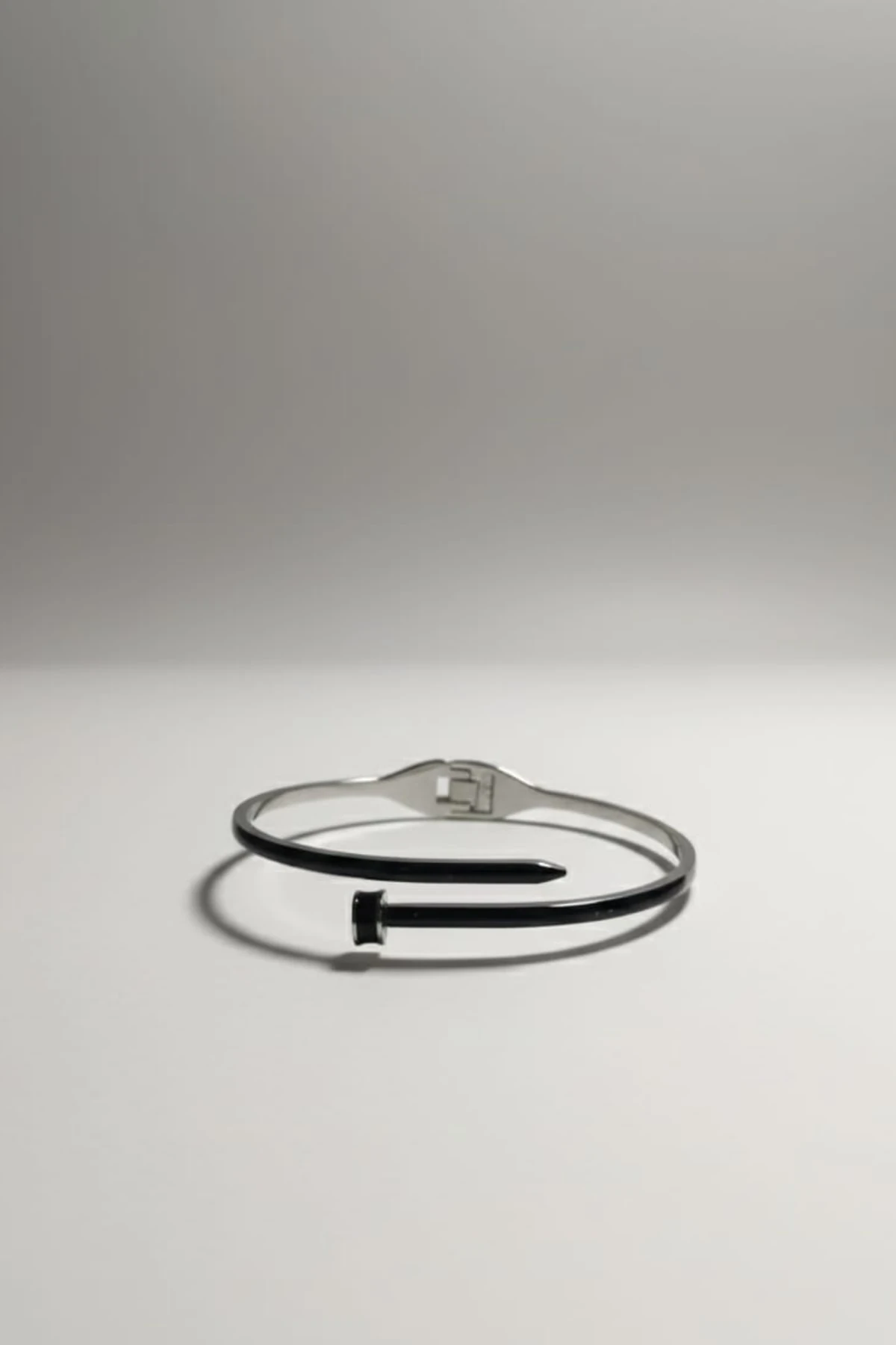 GÜMÜŞ-SİYAH ÇİVİ BİLEKLİK GMS-S-CV-BLK