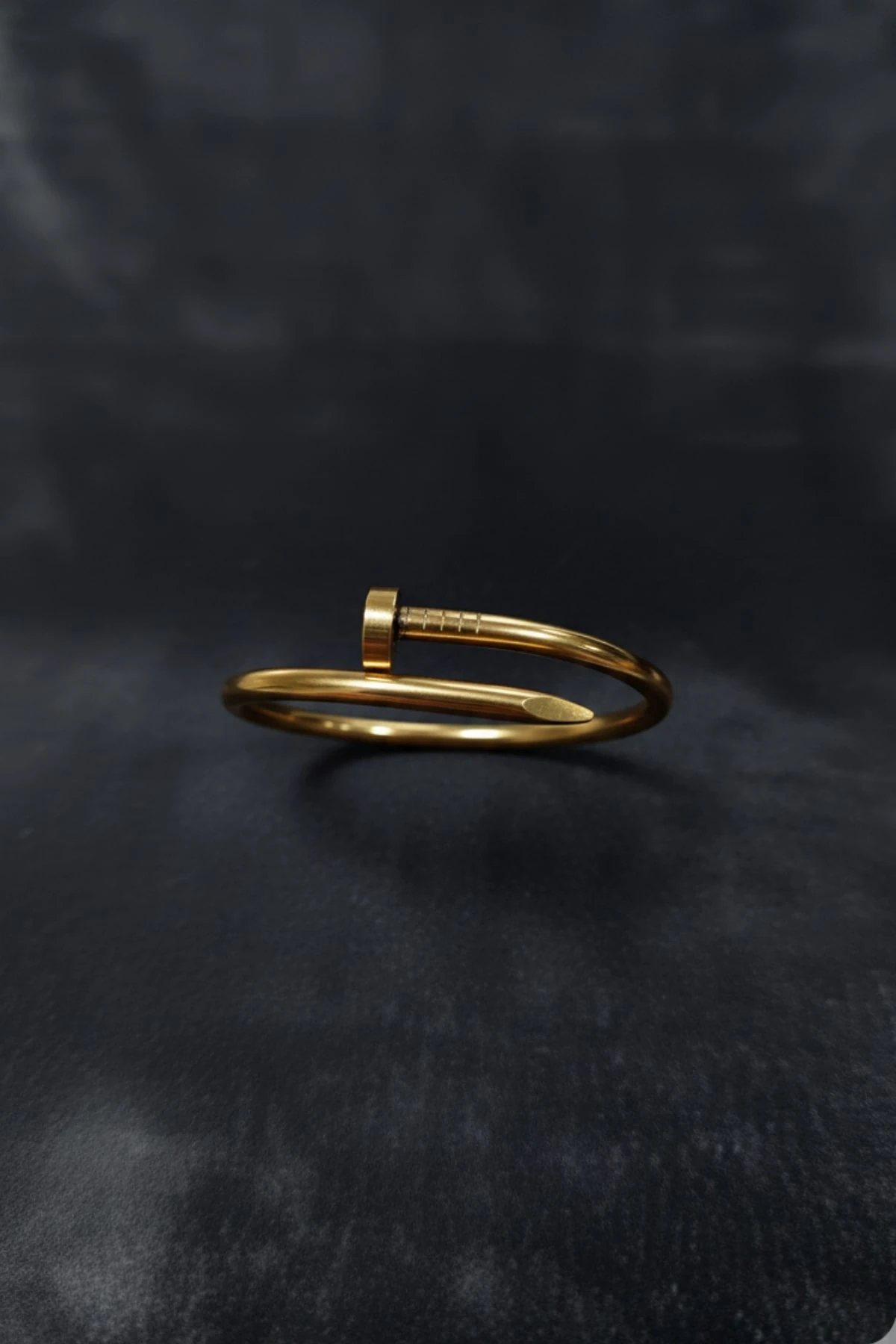 ÇELİK TAŞSIZ ÇİVİLİ KELEPÇE BİLEKLİK	CRTIER-CVL-BLK-GLD