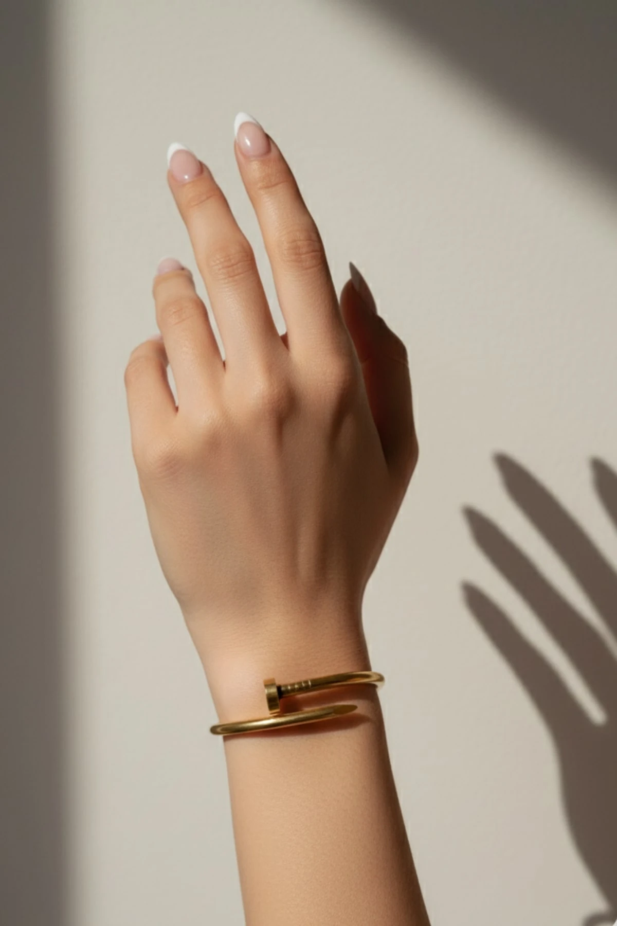 ÇELİK TAŞSIZ ÇİVİLİ KELEPÇE BİLEKLİK	CRTIER-CVL-BLK-GLD