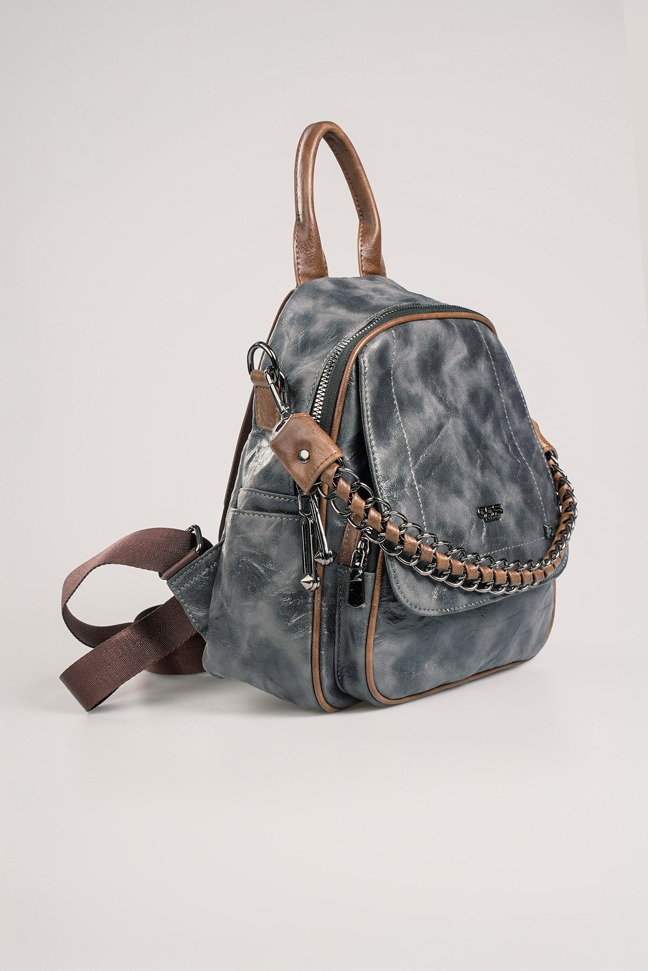 ÇÇS 17635 SIRT ÇANTASI