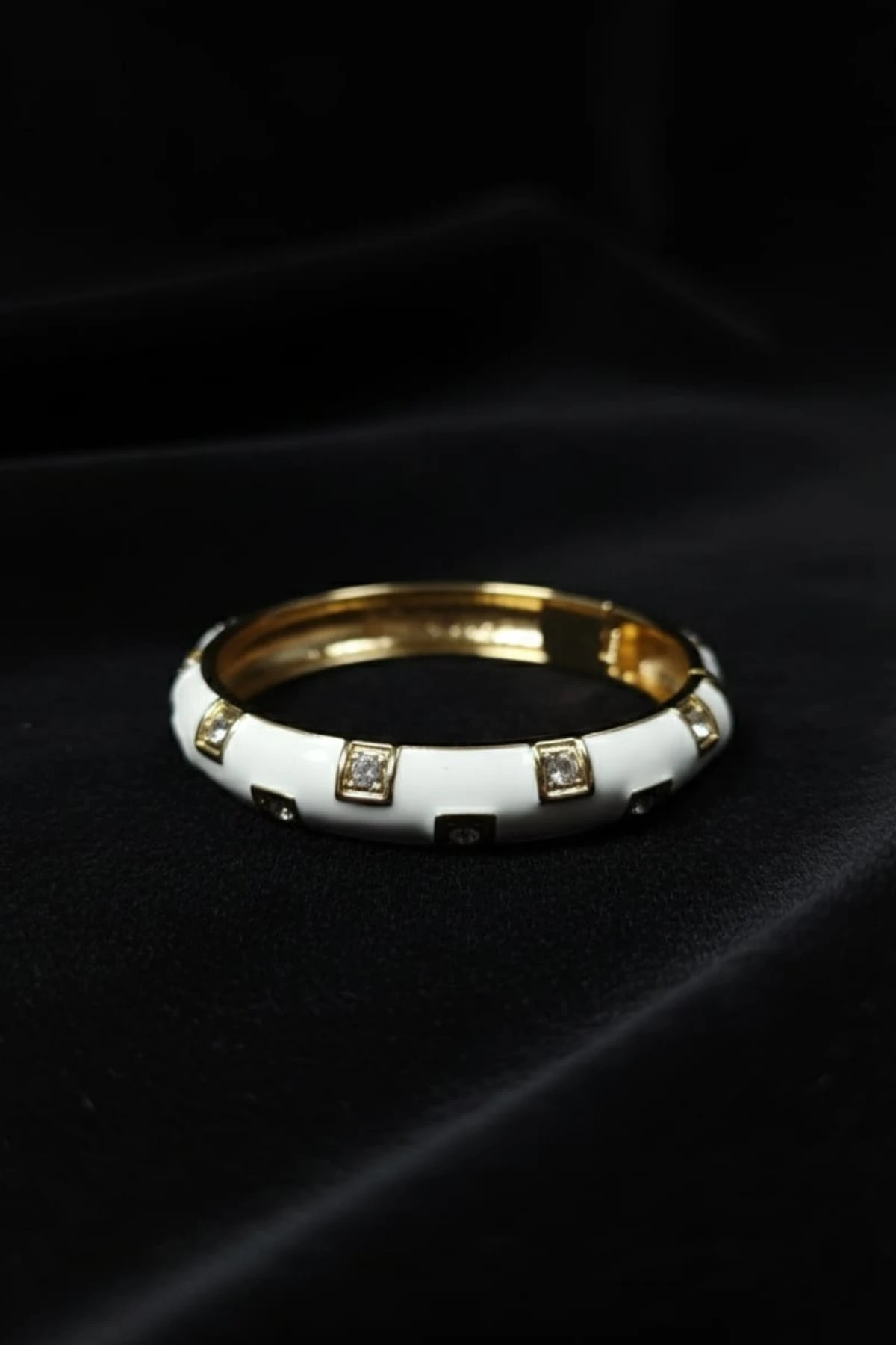 MİNELİ BEYAZ TAŞLI KELEPÇE MNL-KLP-02