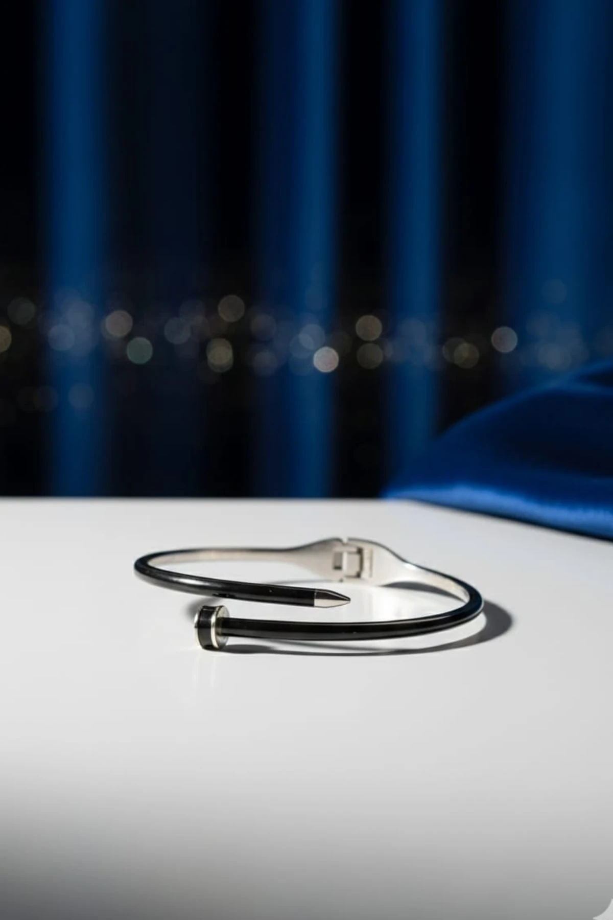 GÜMÜŞ-SİYAH ÇİVİ BİLEKLİK GMS-S-CV-BLK