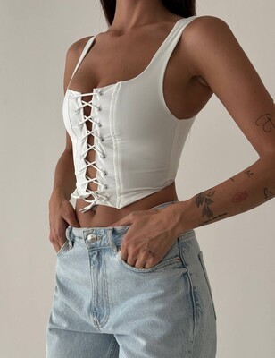 İP DETAYLI ASKILI CROP BEYAZ
