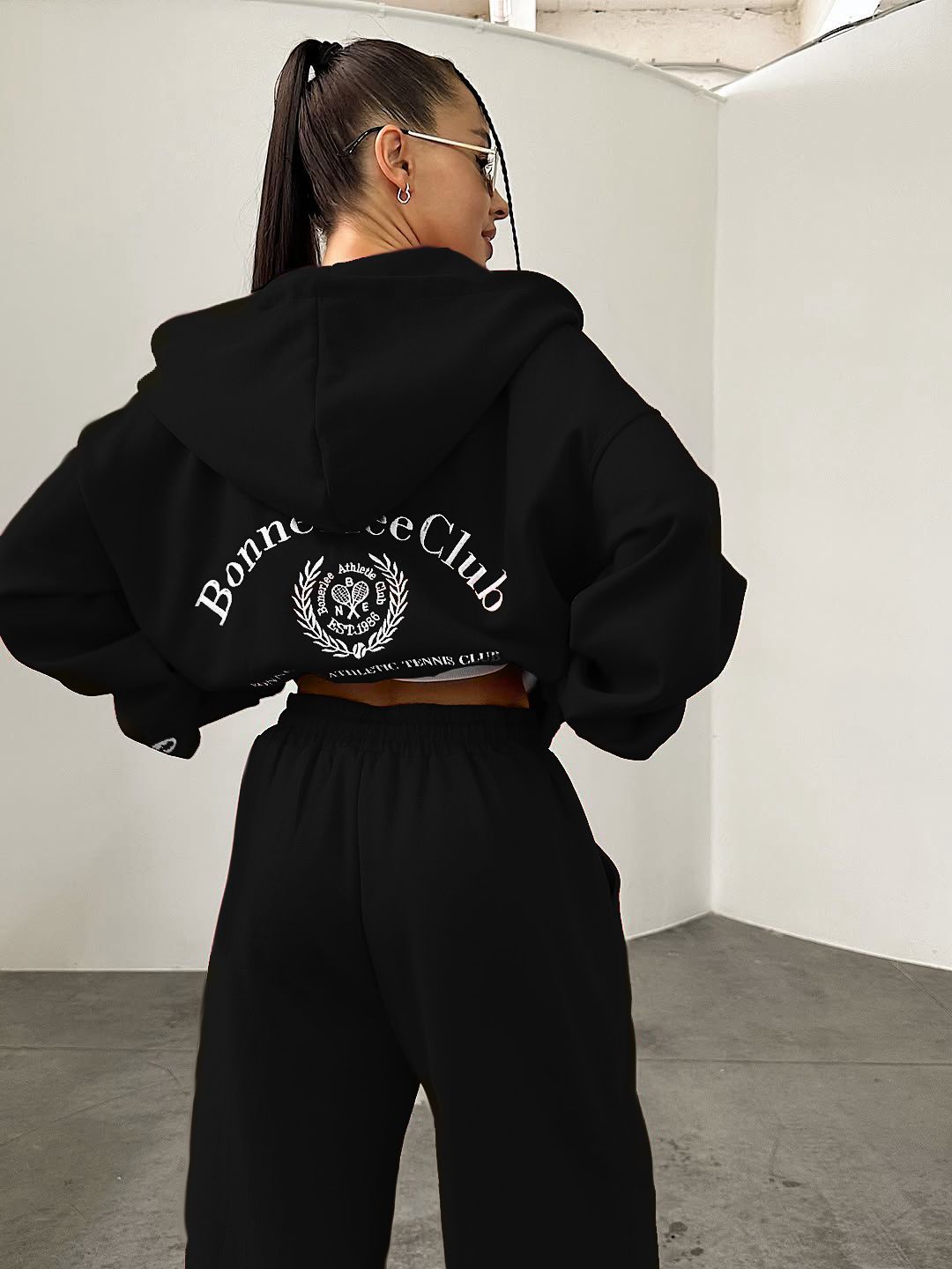 NAKIŞLI ÜÇ İPLİK EŞOFMAN TAKIM