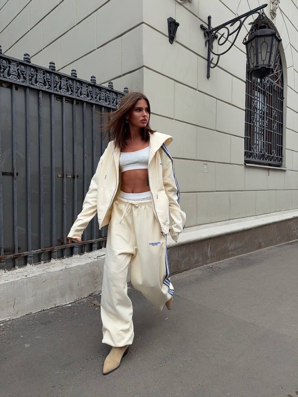 ŞERİTLİ ÜÇ İPLİK EŞOFMAN TAKIM